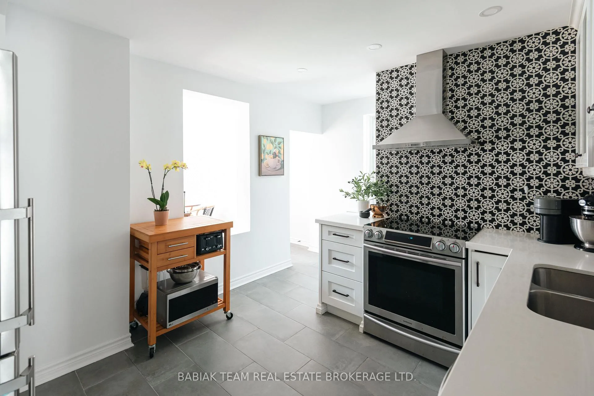 Photo 7 of 23 Teignmouth Avenue, Toronto, Caledonia-Fairbank — HOMEH