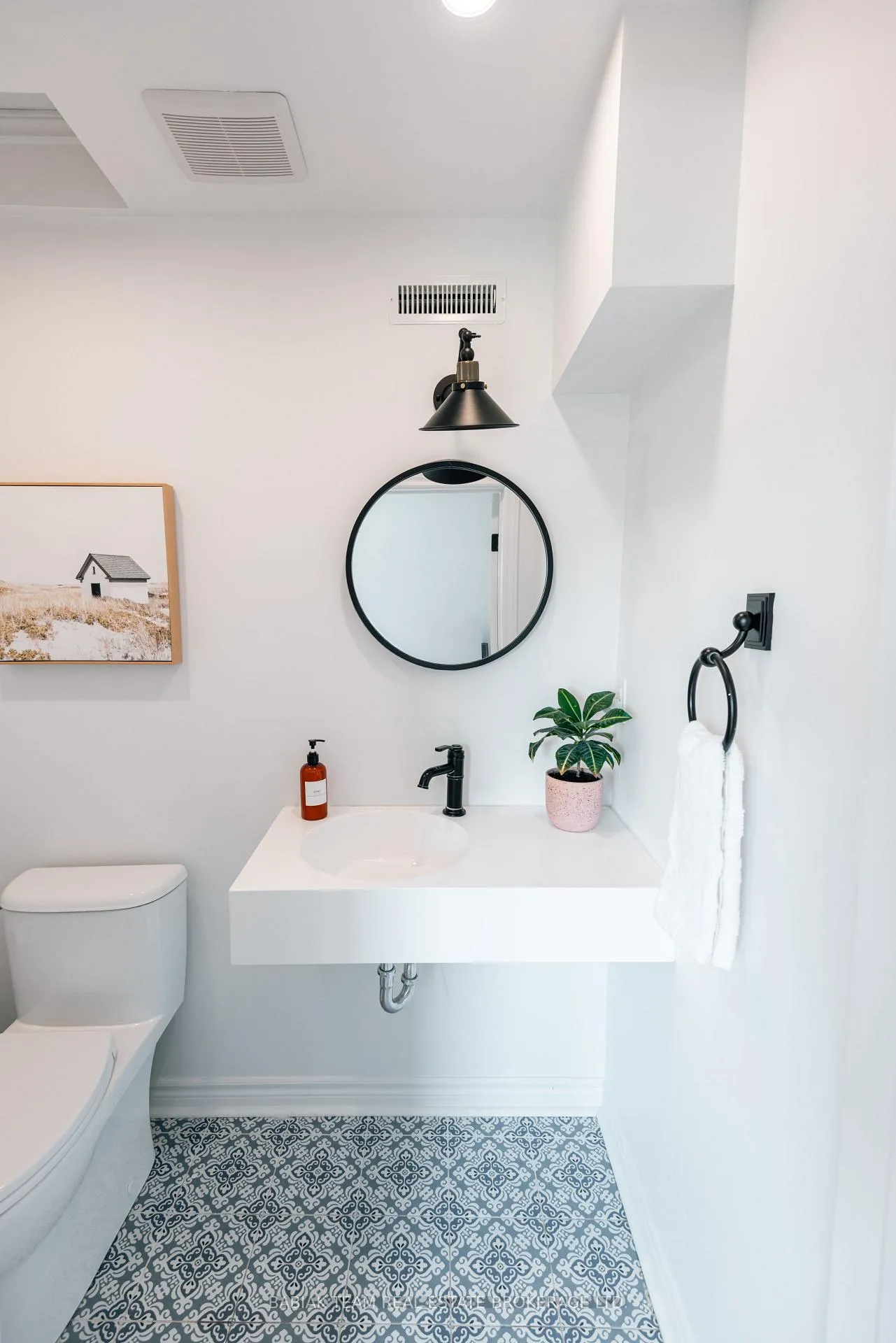 Photo 11 of 23 Teignmouth Avenue, Toronto, Caledonia-Fairbank — HOMEH