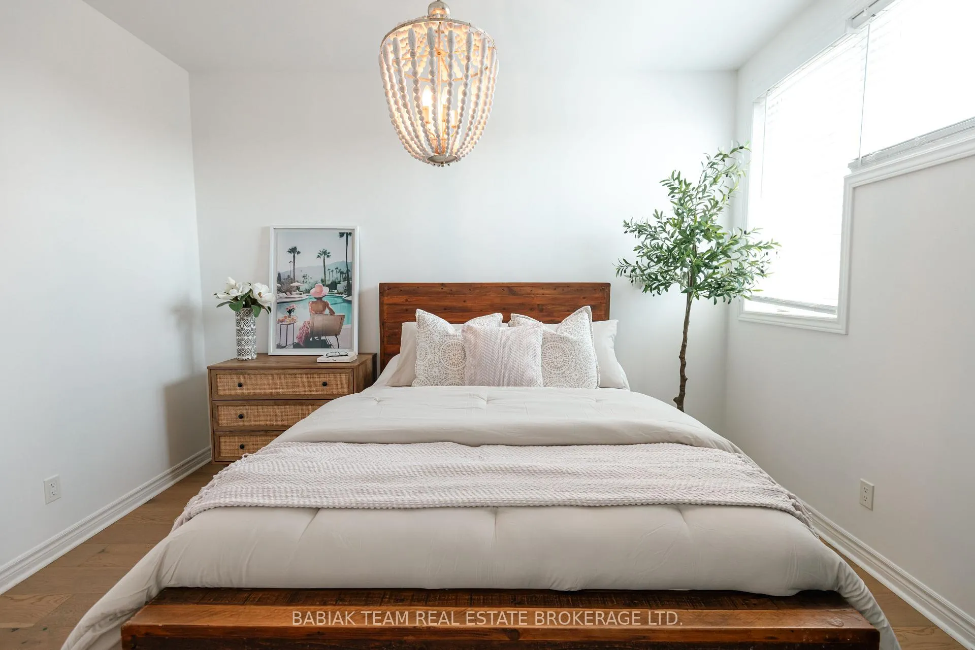 Photo 15 of 23 Teignmouth Avenue, Toronto, Caledonia-Fairbank — HOMEH