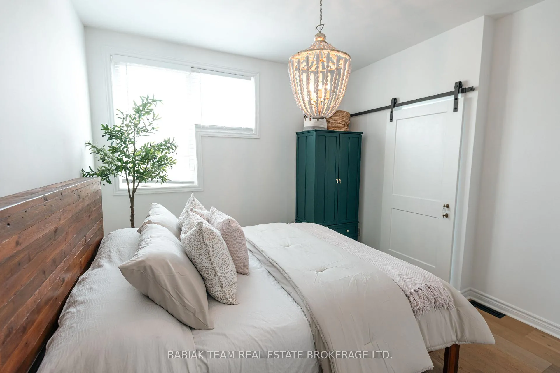 Photo 16 of 23 Teignmouth Avenue, Toronto, Caledonia-Fairbank — HOMEH