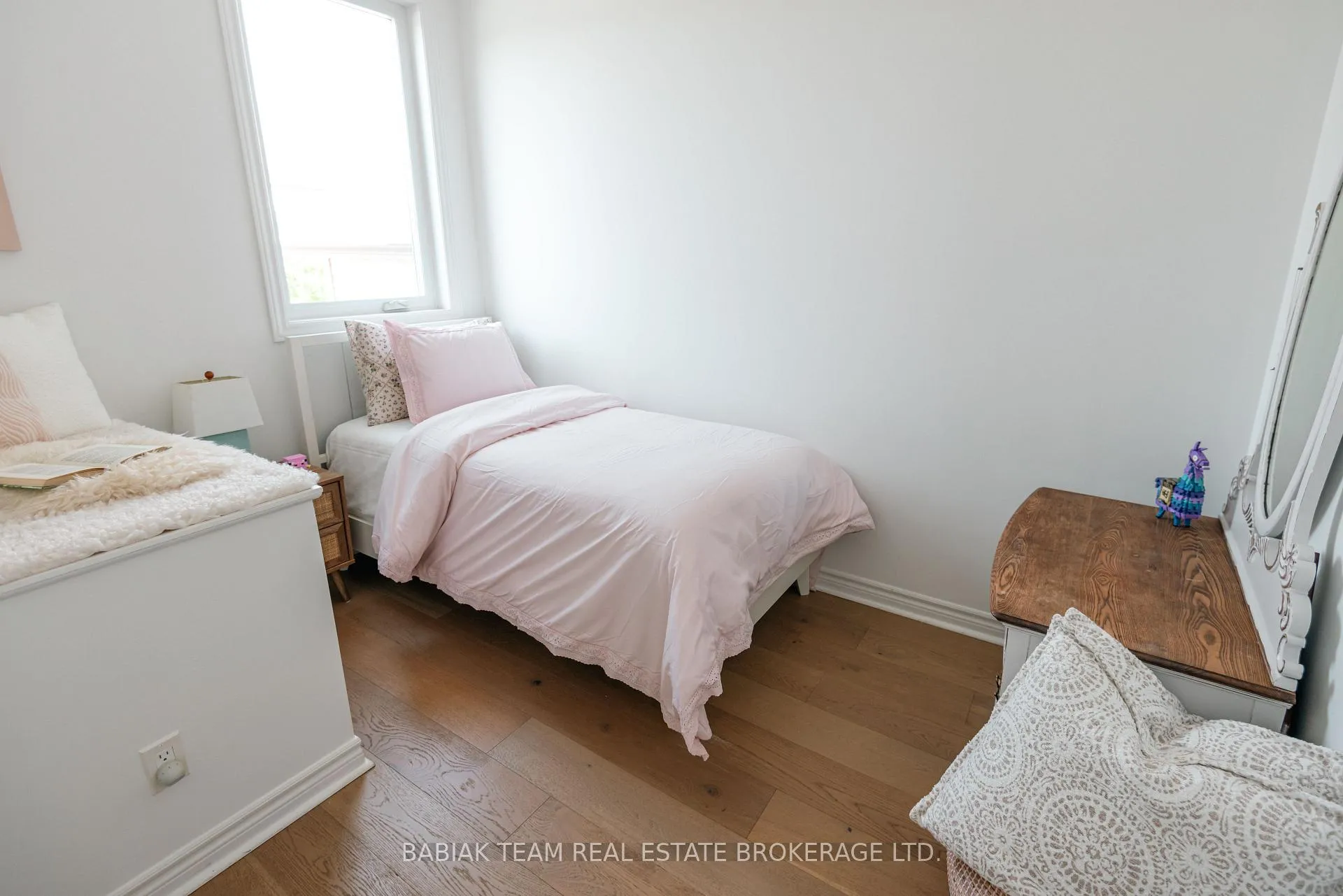 Photo 18 of 23 Teignmouth Avenue, Toronto, Caledonia-Fairbank — HOMEH