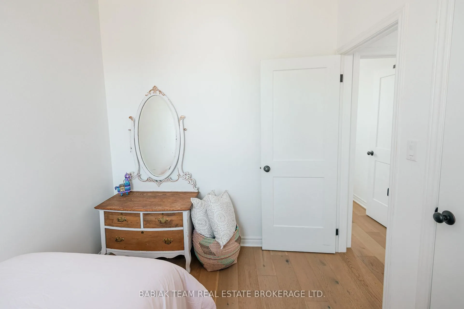 Photo 19 of 23 Teignmouth Avenue, Toronto, Caledonia-Fairbank — HOMEH