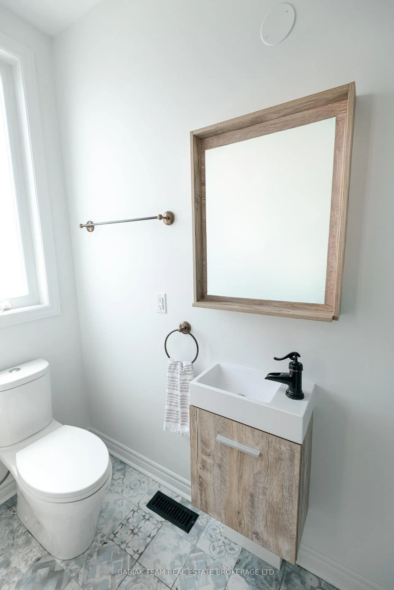 Photo 22 of 23 Teignmouth Avenue, Toronto, Caledonia-Fairbank — HOMEH