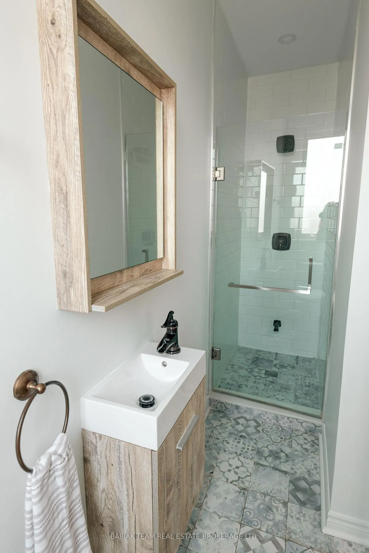 Photo 23 of 23 Teignmouth Avenue, Toronto, Caledonia-Fairbank — HOMEH