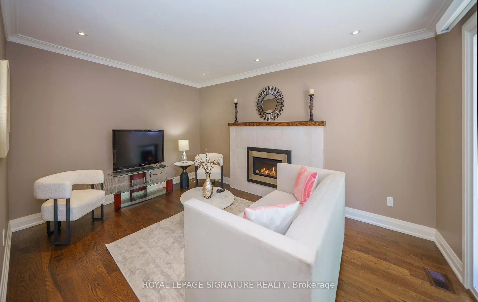 Photo 14 of 12 Abbeywood Trail, North York, Banbury-Don Mills — HOMEH