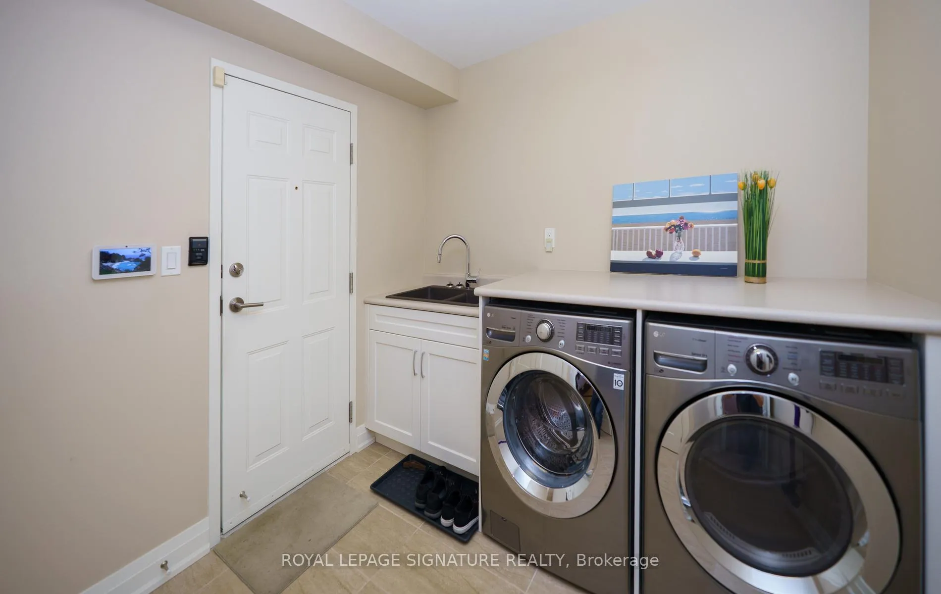 Photo 17 of 12 Abbeywood Trail, North York, Banbury-Don Mills — HOMEH