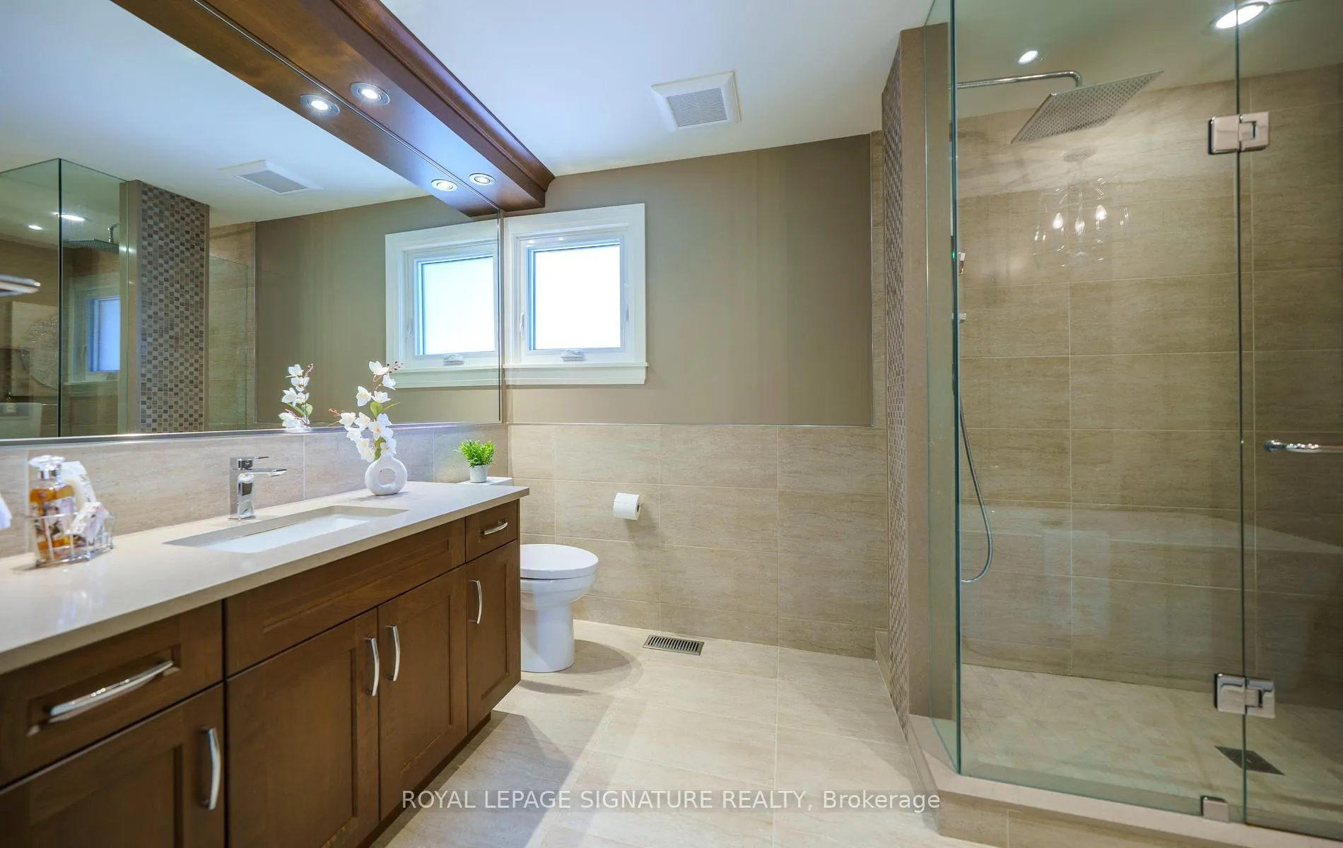 Photo 20 of 12 Abbeywood Trail, North York, Banbury-Don Mills — HOMEH
