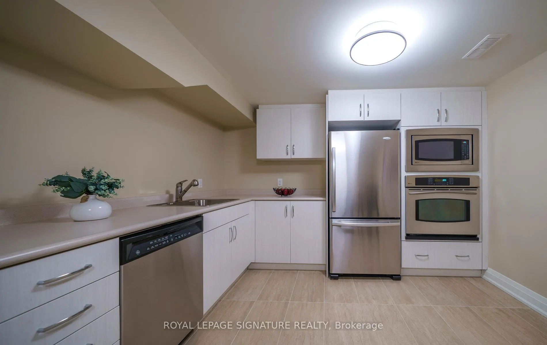 Photo 30 of 12 Abbeywood Trail, North York, Banbury-Don Mills — HOMEH