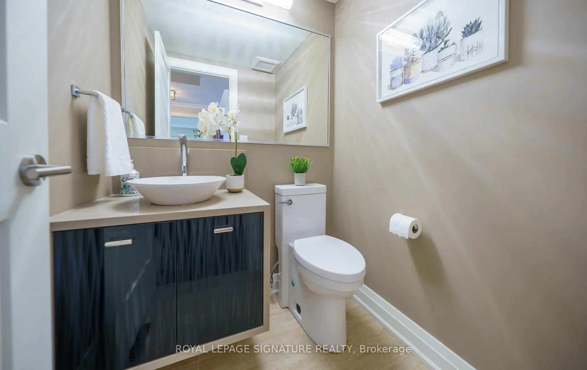 Photo 40 of 12 Abbeywood Trail, North York, Banbury-Don Mills — HOMEH