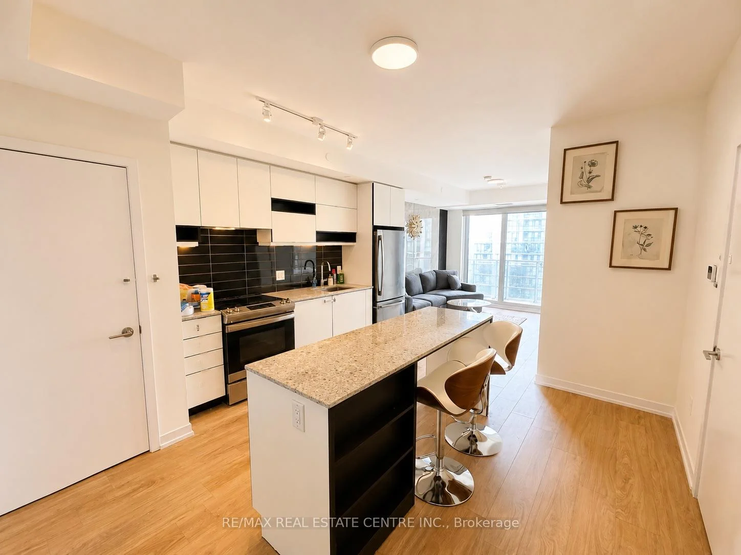 Photo 6 of Unit 2811, 4065 Confederation Parkway, Mississauga, City Centre — HOMEH
