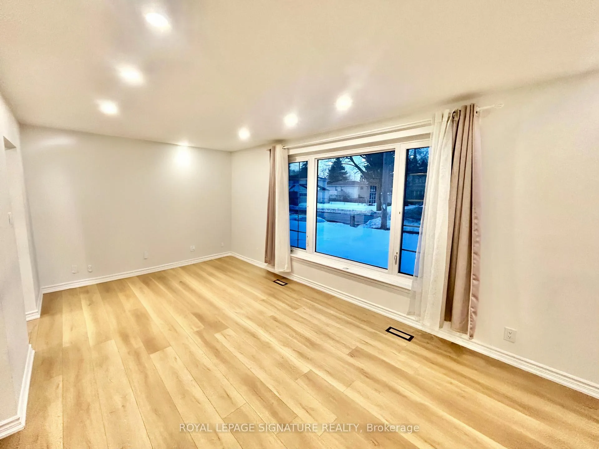Photo 15 of 14 Glentworth Road, North York, Don Valley Village — HOMEH