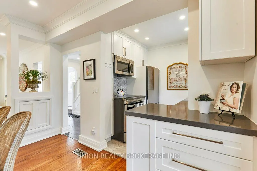 Photo 12 of 91 Eighth Street, Etobicoke, New Toronto — HOMEH