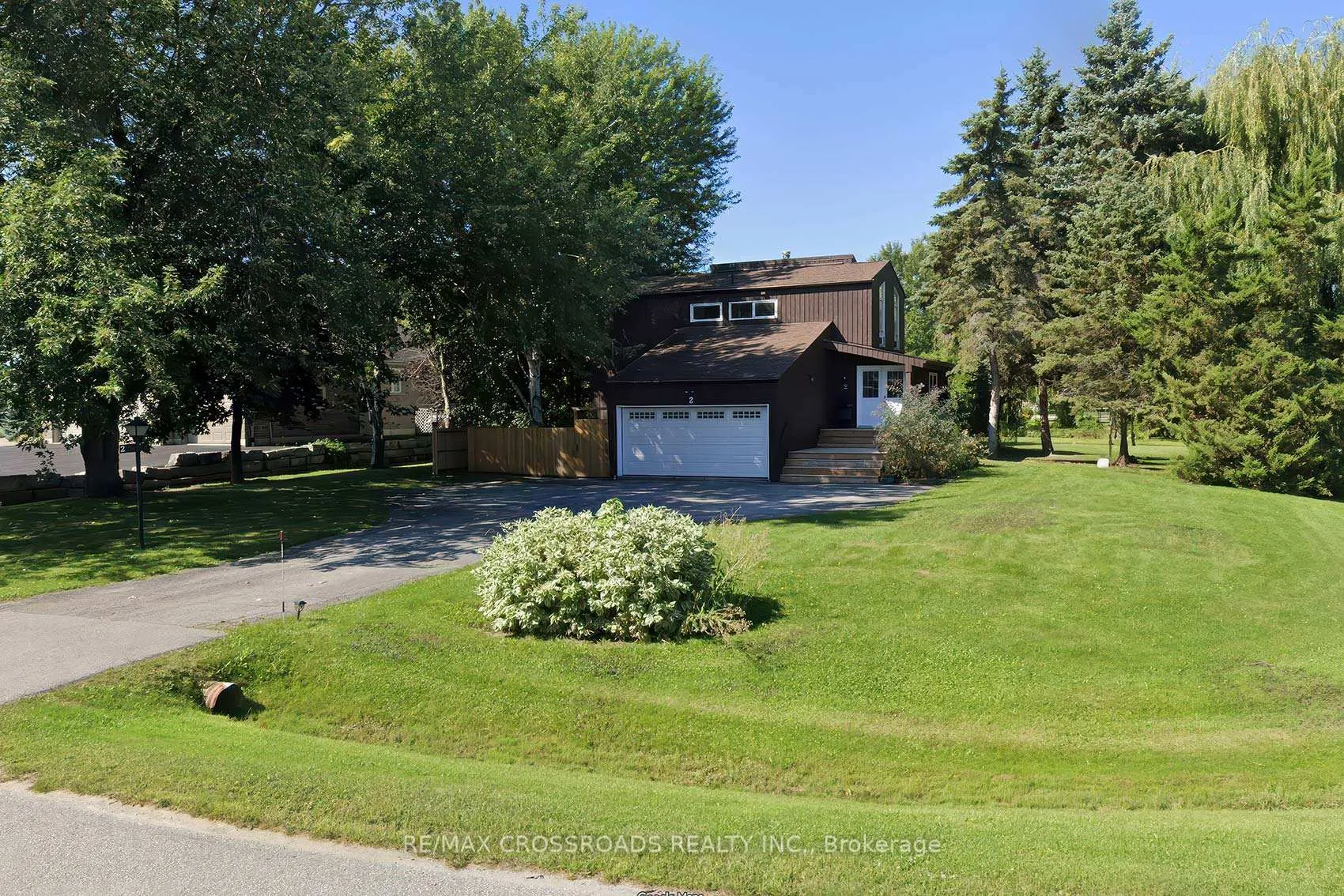 Front of 2 Sandlewood Trail