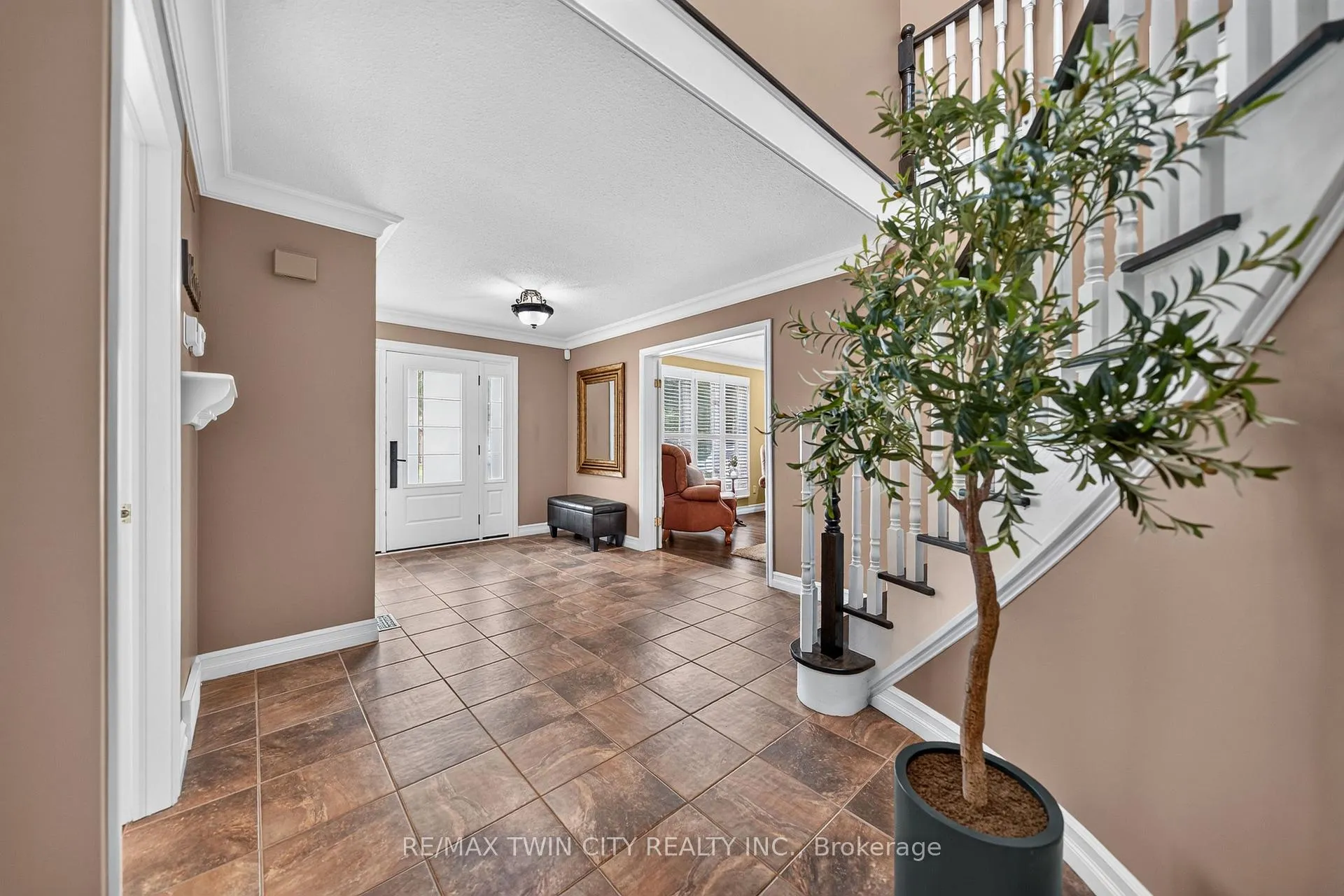 Photo 7 of 612 Stonebury Crescent, Waterloo — HOMEH