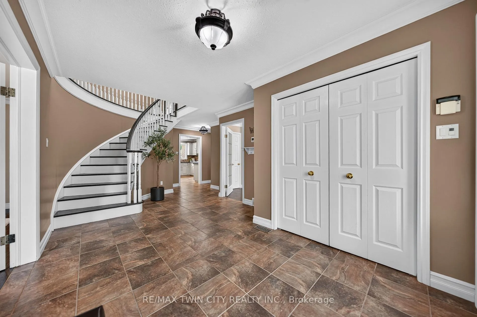 Photo 8 of 612 Stonebury Crescent, Waterloo — HOMEH