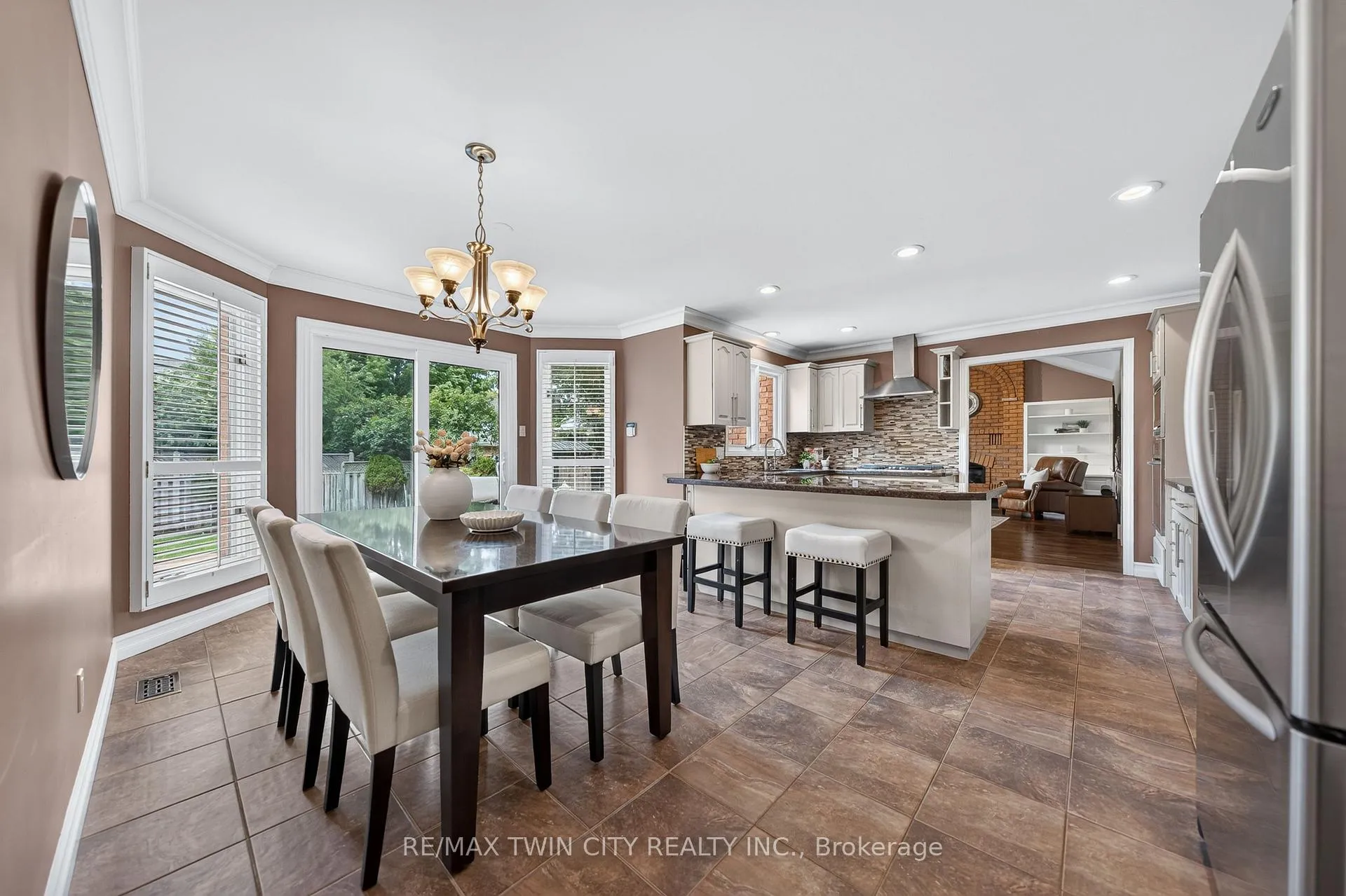 Photo 14 of 612 Stonebury Crescent, Waterloo — HOMEH