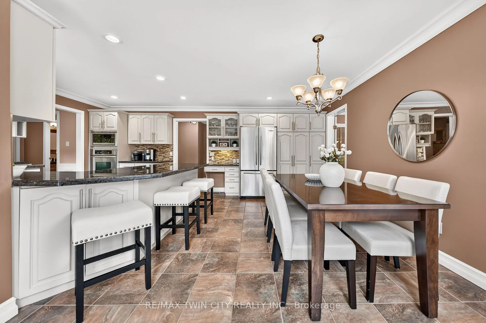 Photo 15 of 612 Stonebury Crescent, Waterloo — HOMEH