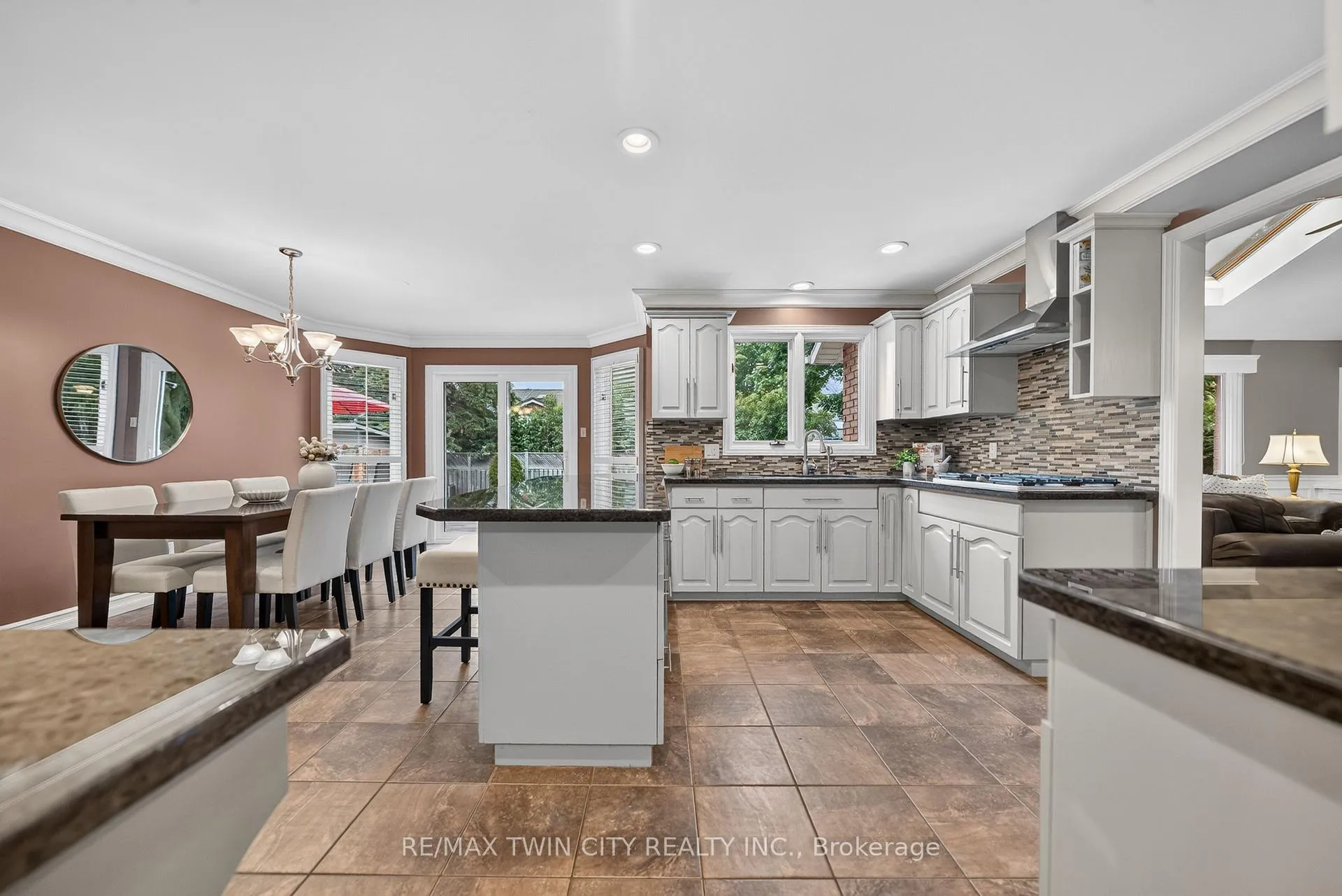 Photo 16 of 612 Stonebury Crescent, Waterloo — HOMEH