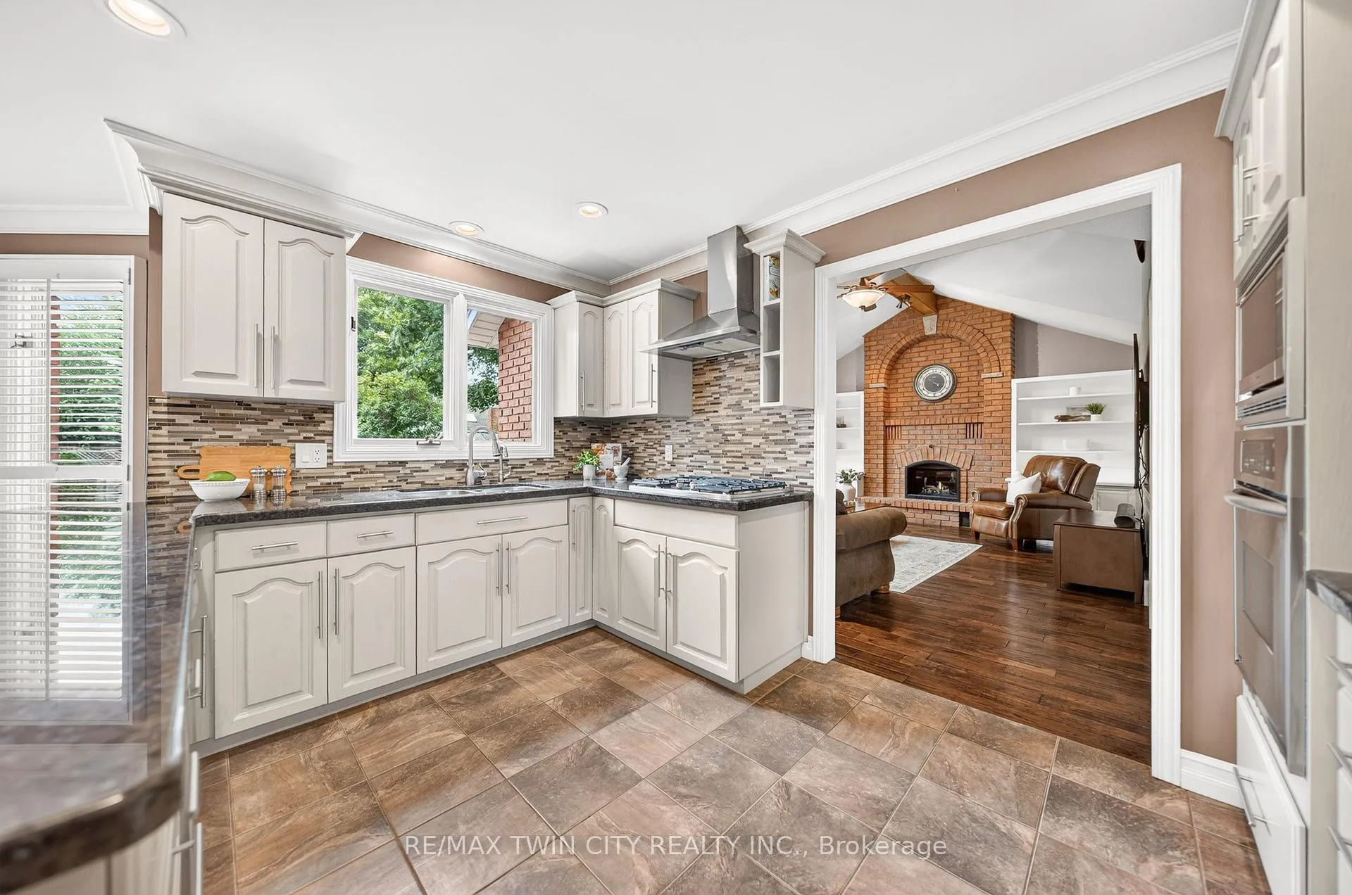 Photo 17 of 612 Stonebury Crescent, Waterloo — HOMEH