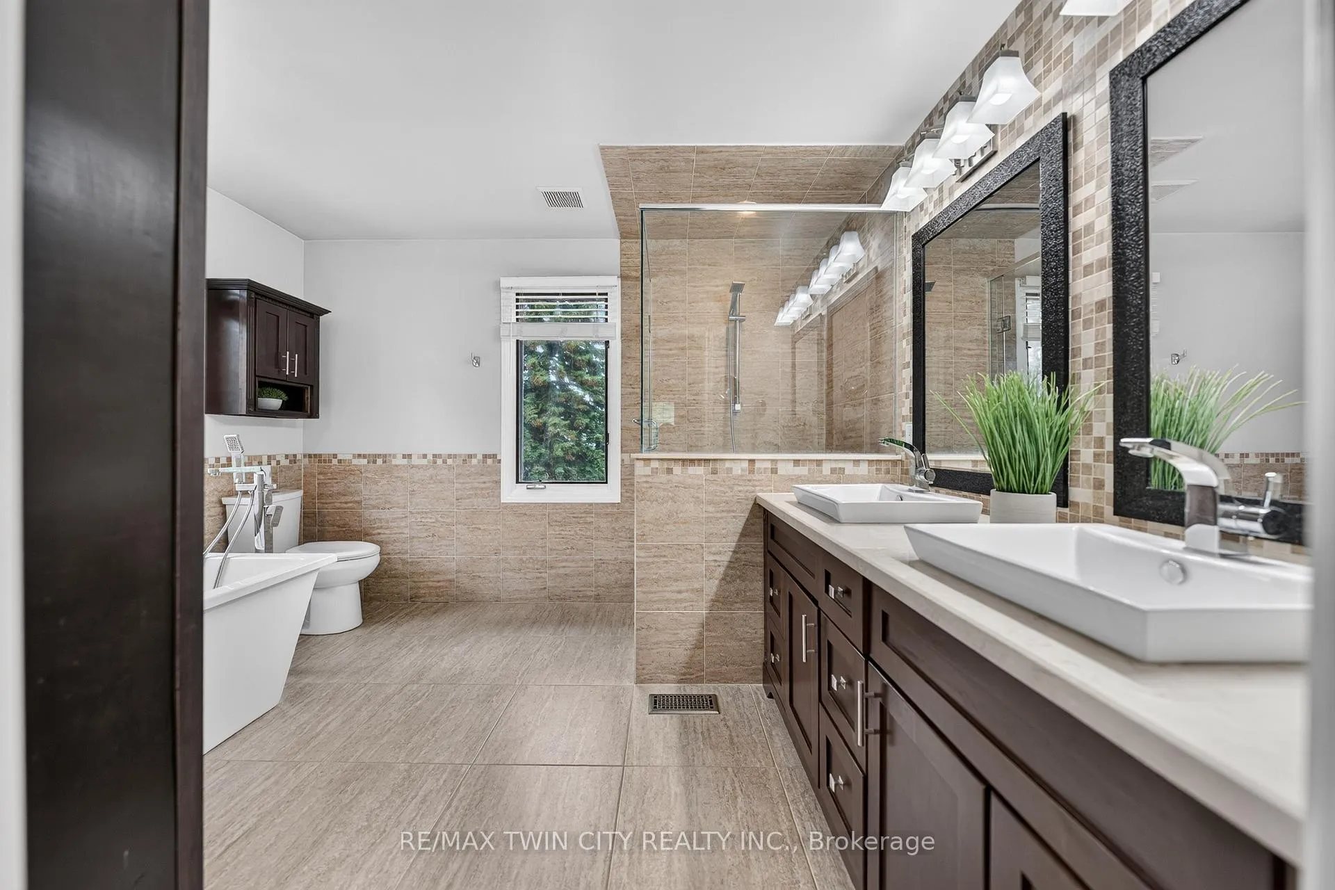 Photo 27 of 612 Stonebury Crescent, Waterloo — HOMEH