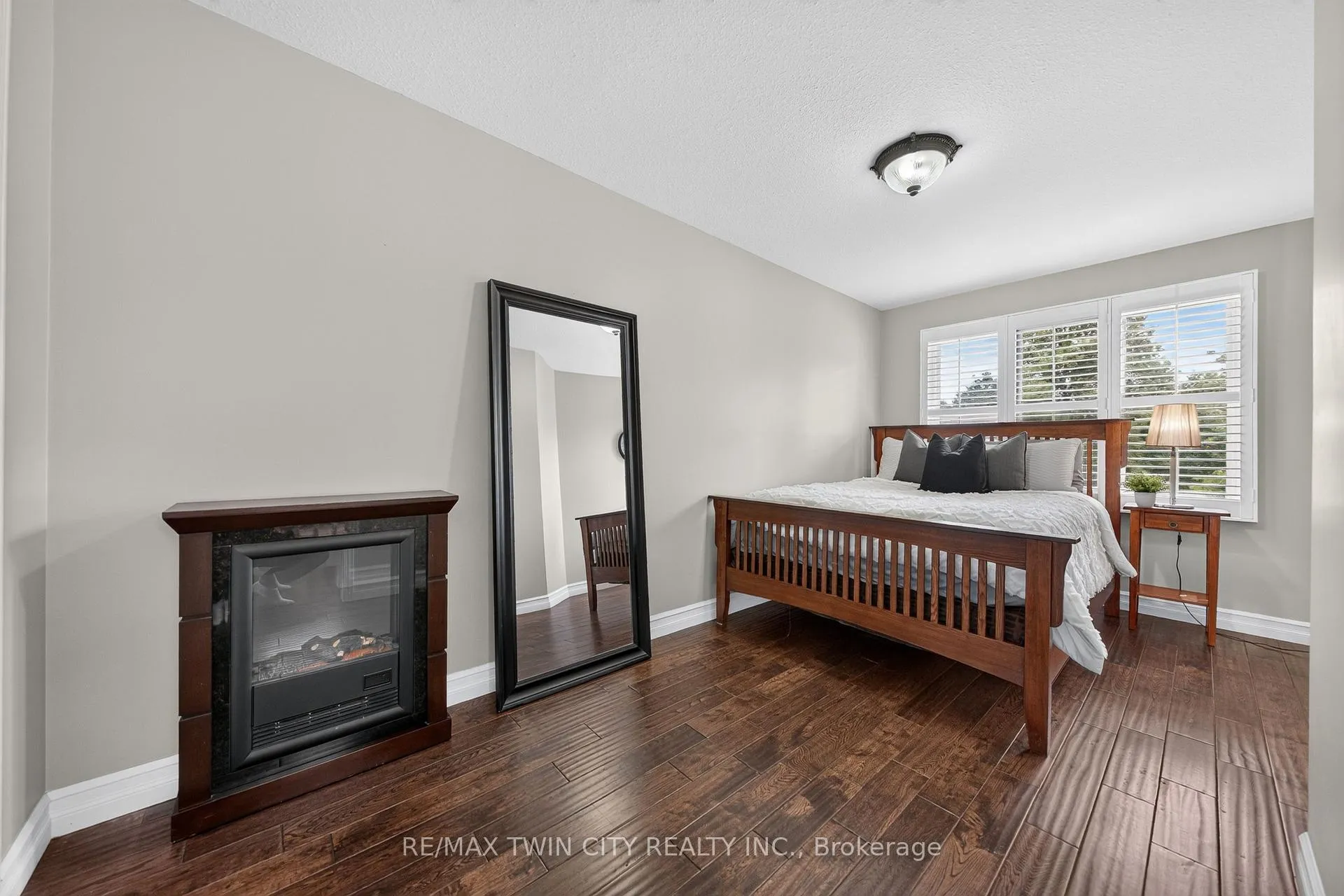 Photo 30 of 612 Stonebury Crescent, Waterloo — HOMEH