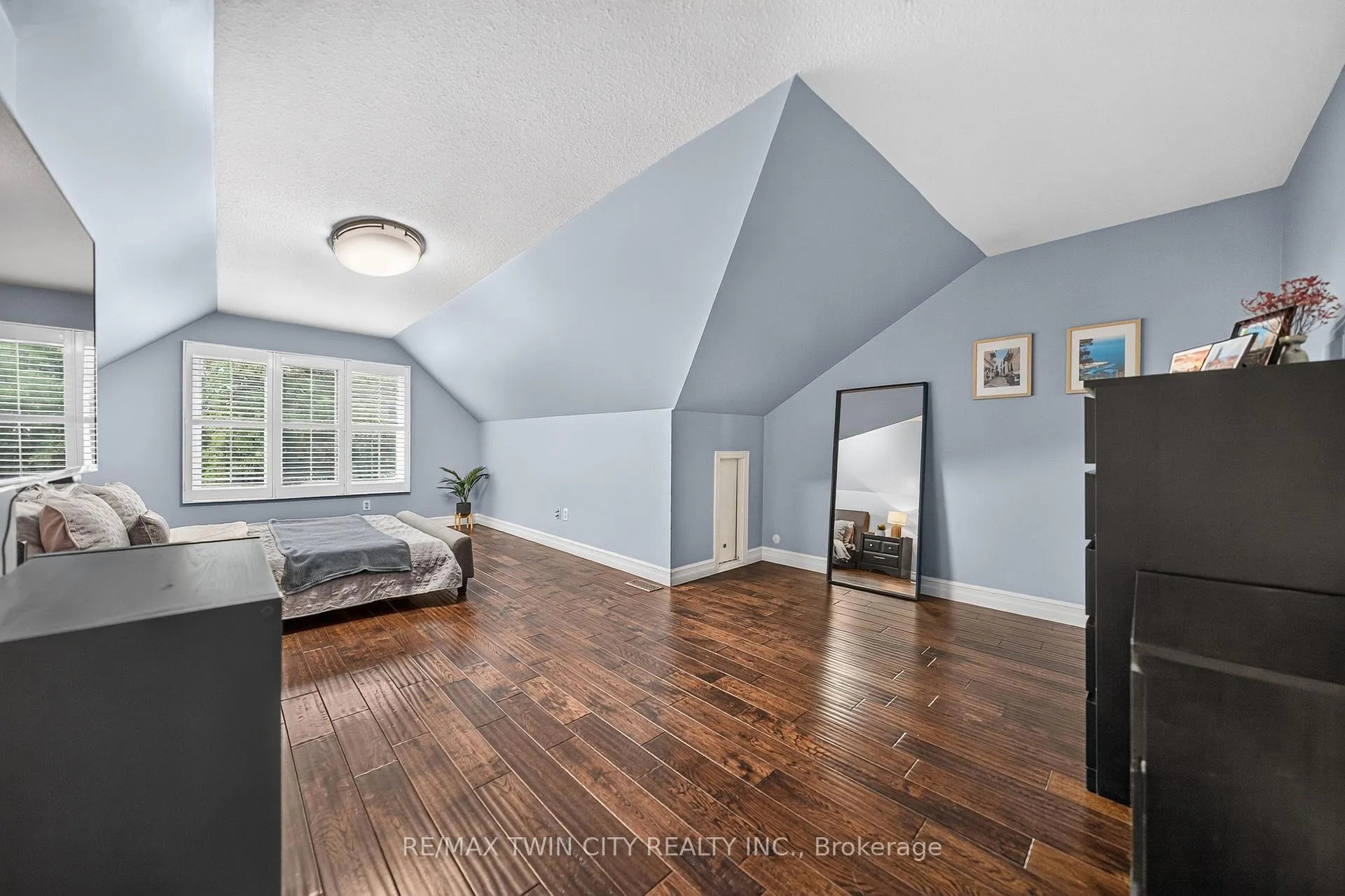 Photo 33 of 612 Stonebury Crescent, Waterloo — HOMEH