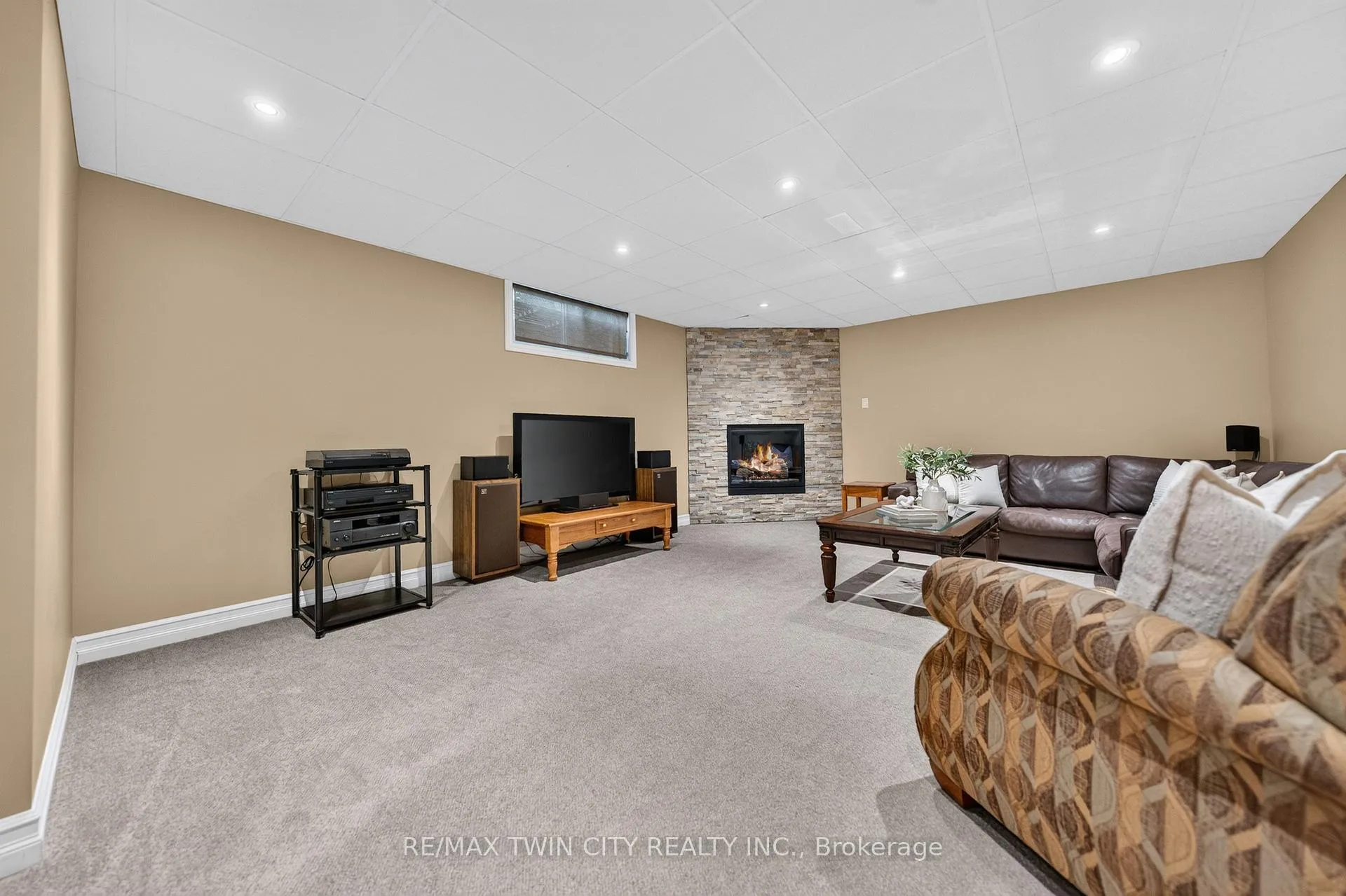 Photo 38 of 612 Stonebury Crescent, Waterloo — HOMEH