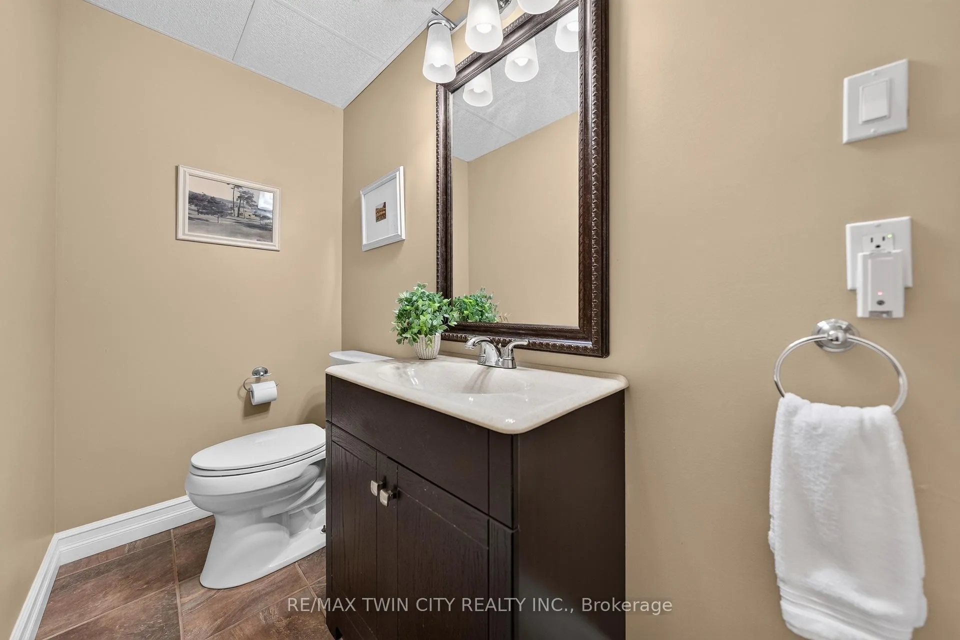 Photo 40 of 612 Stonebury Crescent, Waterloo — HOMEH