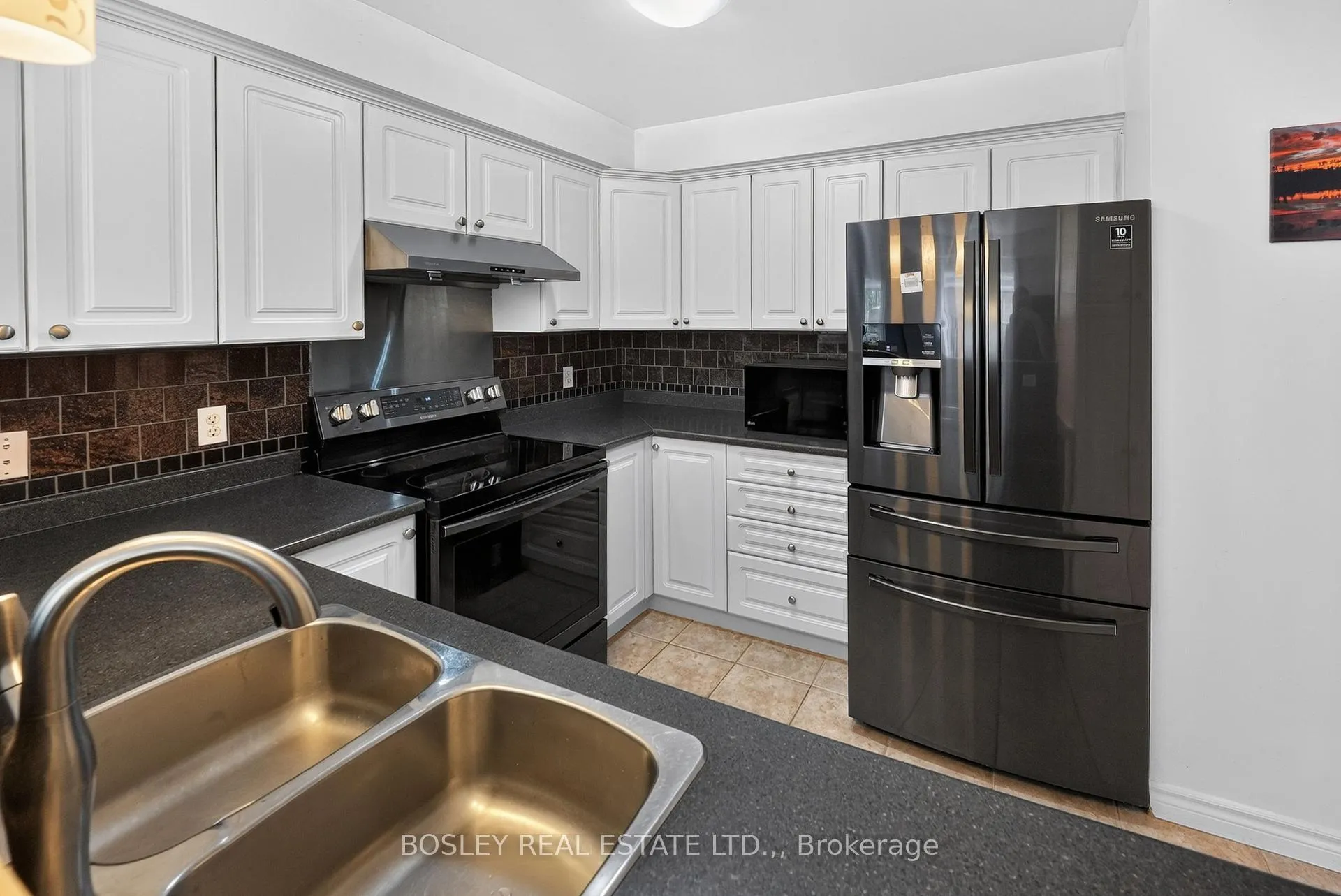 Photo 2 of Unit 10, 6263 Valley Way, Niagara Falls, Morrison — HOMEH