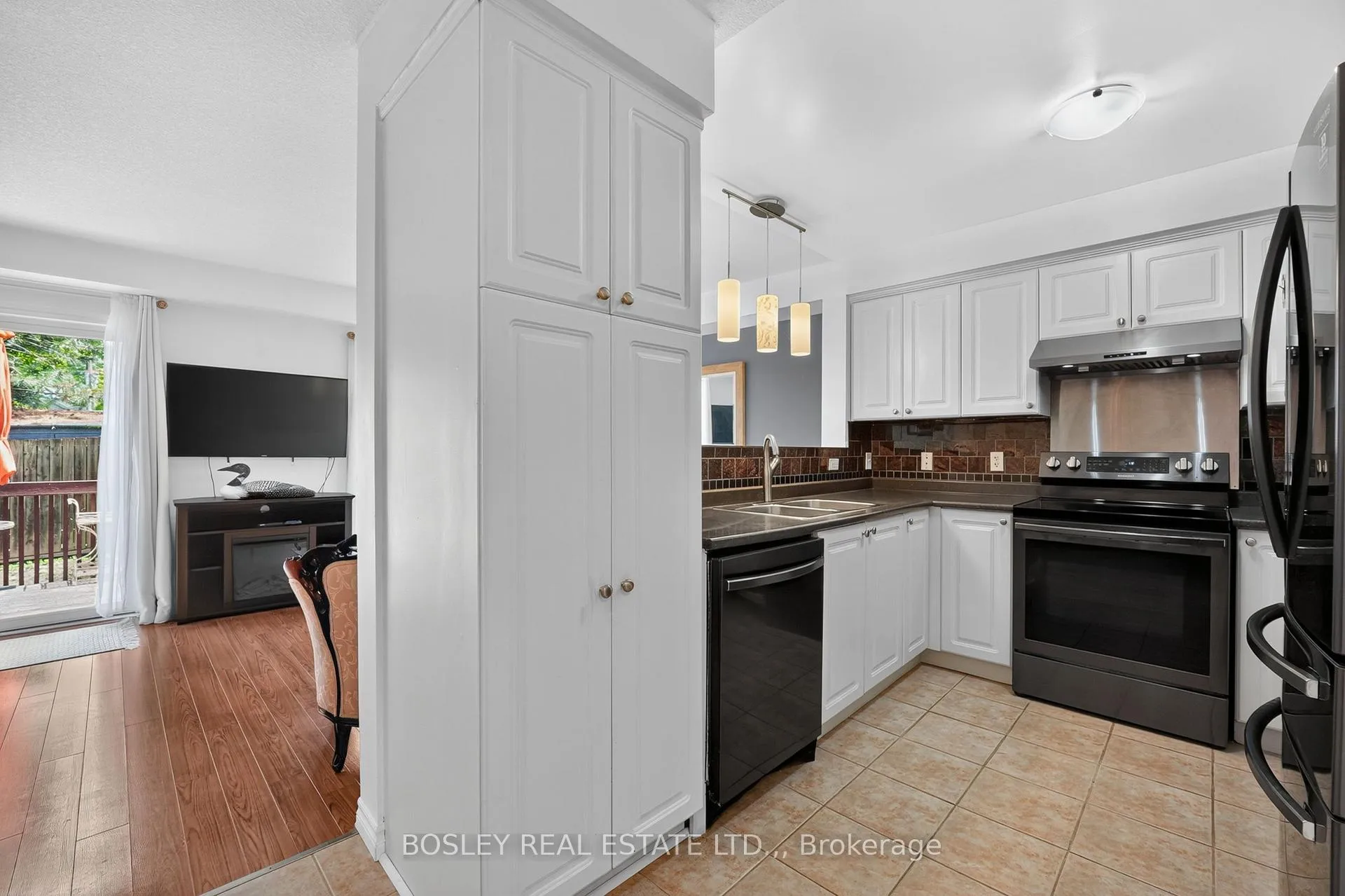 Photo 10 of Unit 10, 6263 Valley Way, Niagara Falls, Morrison — HOMEH