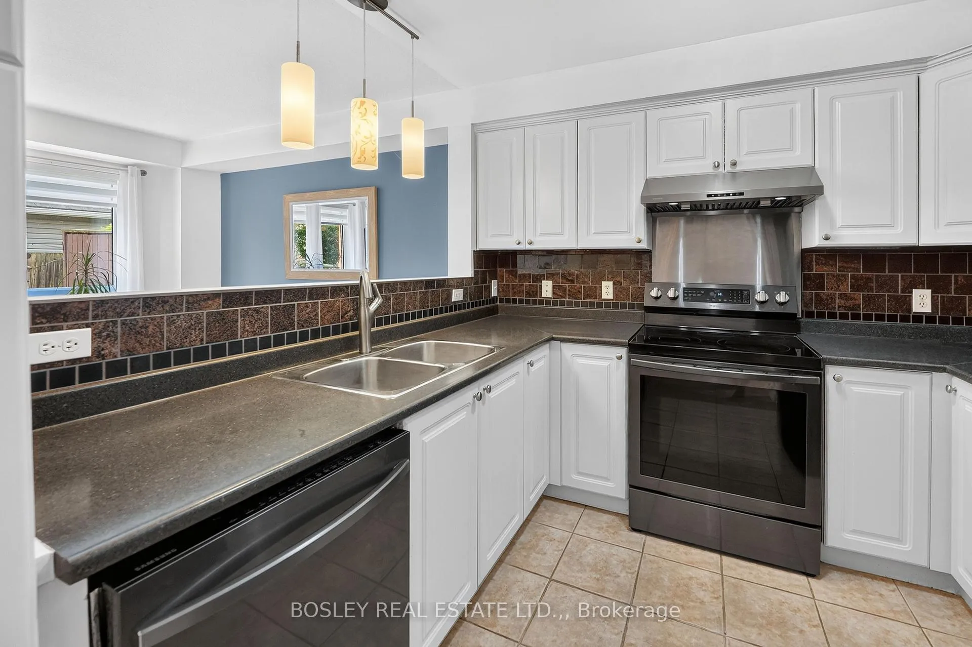 Photo 11 of Unit 10, 6263 Valley Way, Niagara Falls, Morrison — HOMEH