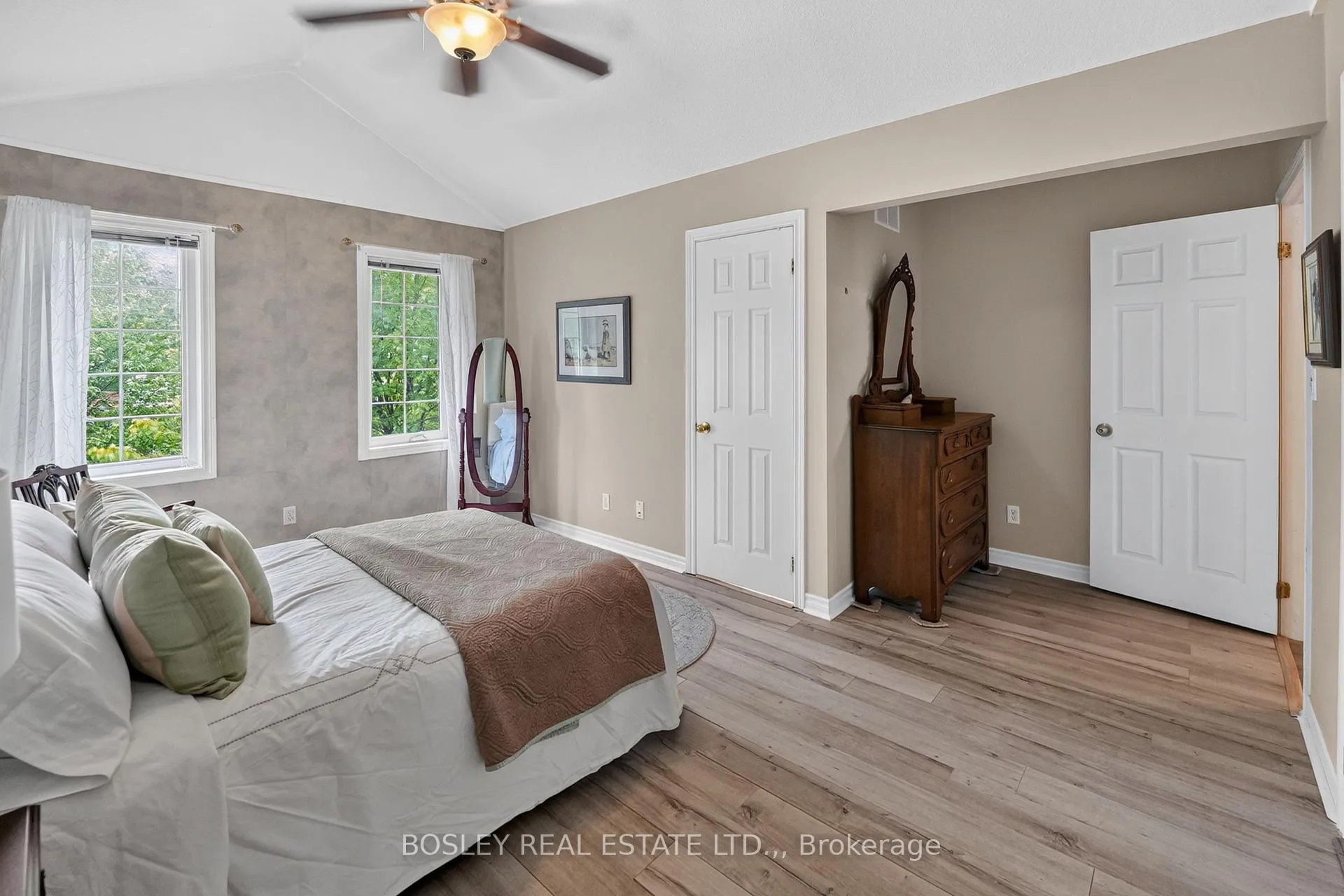 Photo 20 of Unit 10, 6263 Valley Way, Niagara Falls, Morrison — HOMEH
