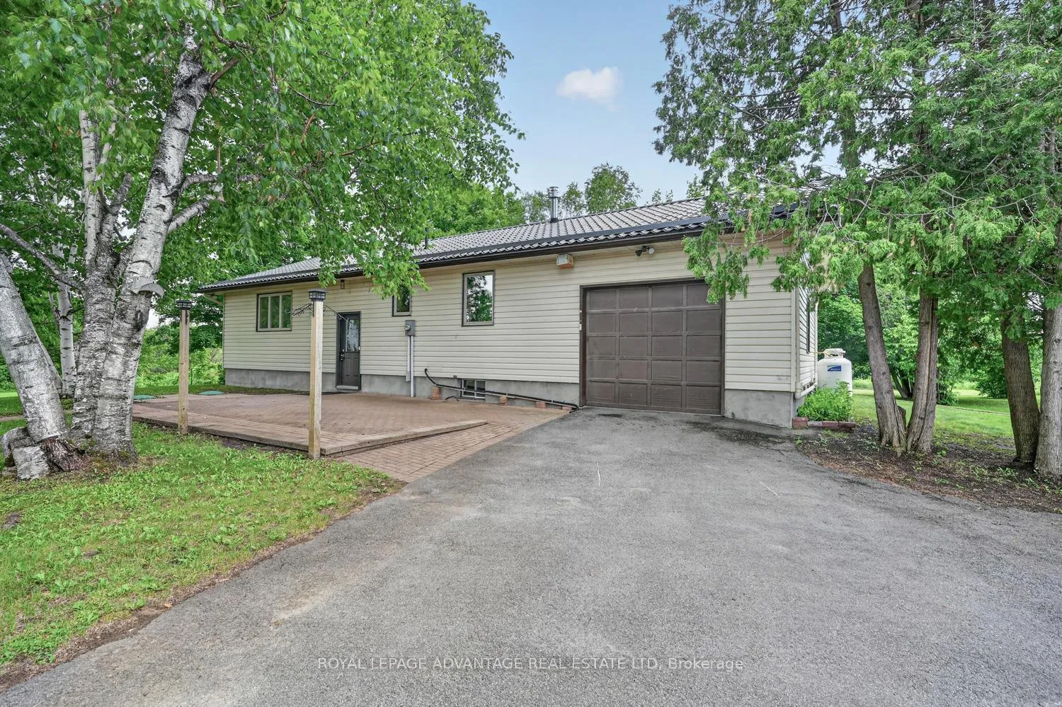 Photo 2 of 83 Broadview Avenue W, Rideau Lakes, Rideau Lakes (South Elmsley) Twp — HOMEH