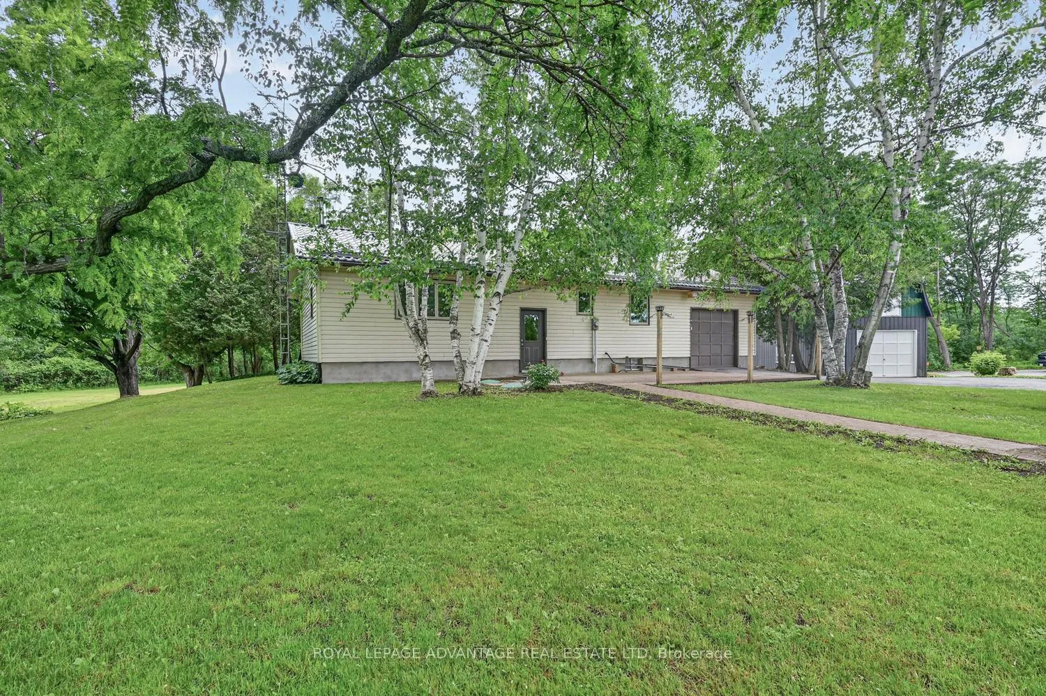 Photo 3 of 83 Broadview Avenue W, Rideau Lakes, Rideau Lakes (South Elmsley) Twp — HOMEH