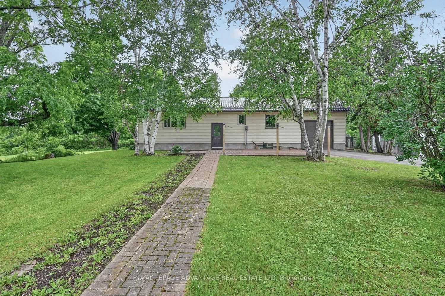 Photo 4 of 83 Broadview Avenue W, Rideau Lakes, Rideau Lakes (South Elmsley) Twp — HOMEH