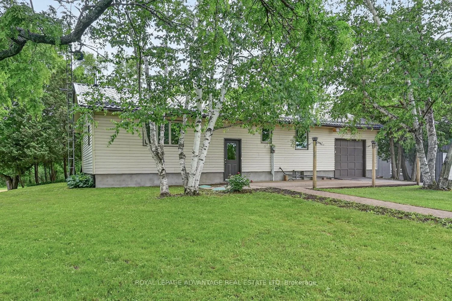 Photo 5 of 83 Broadview Avenue W, Rideau Lakes, Rideau Lakes (South Elmsley) Twp — HOMEH