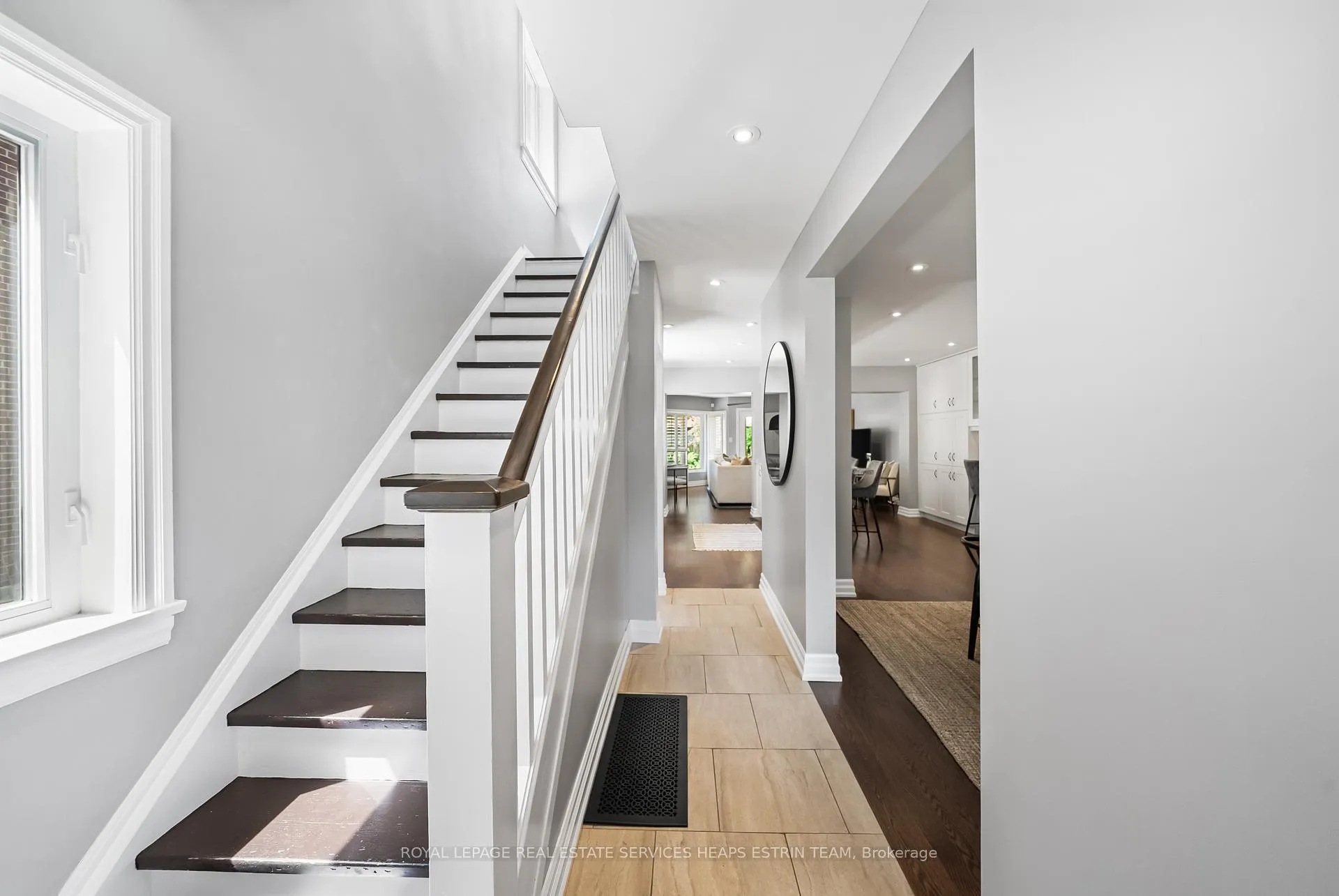 Photo 2 of 502 Sutherland Drive, Toronto, Leaside — HOMEH