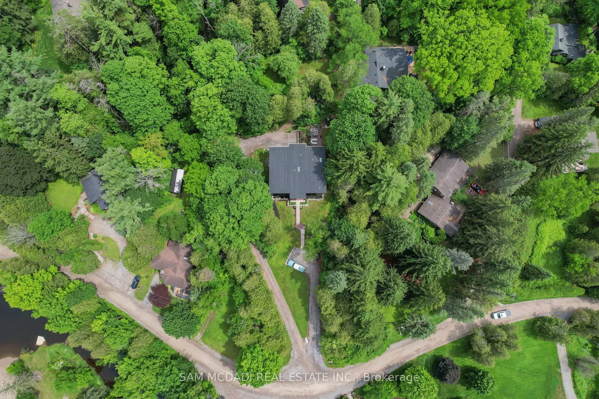 Photo 4 of 2084 Grand Boulevard, Burlington, Rural Burlington — HOMEH