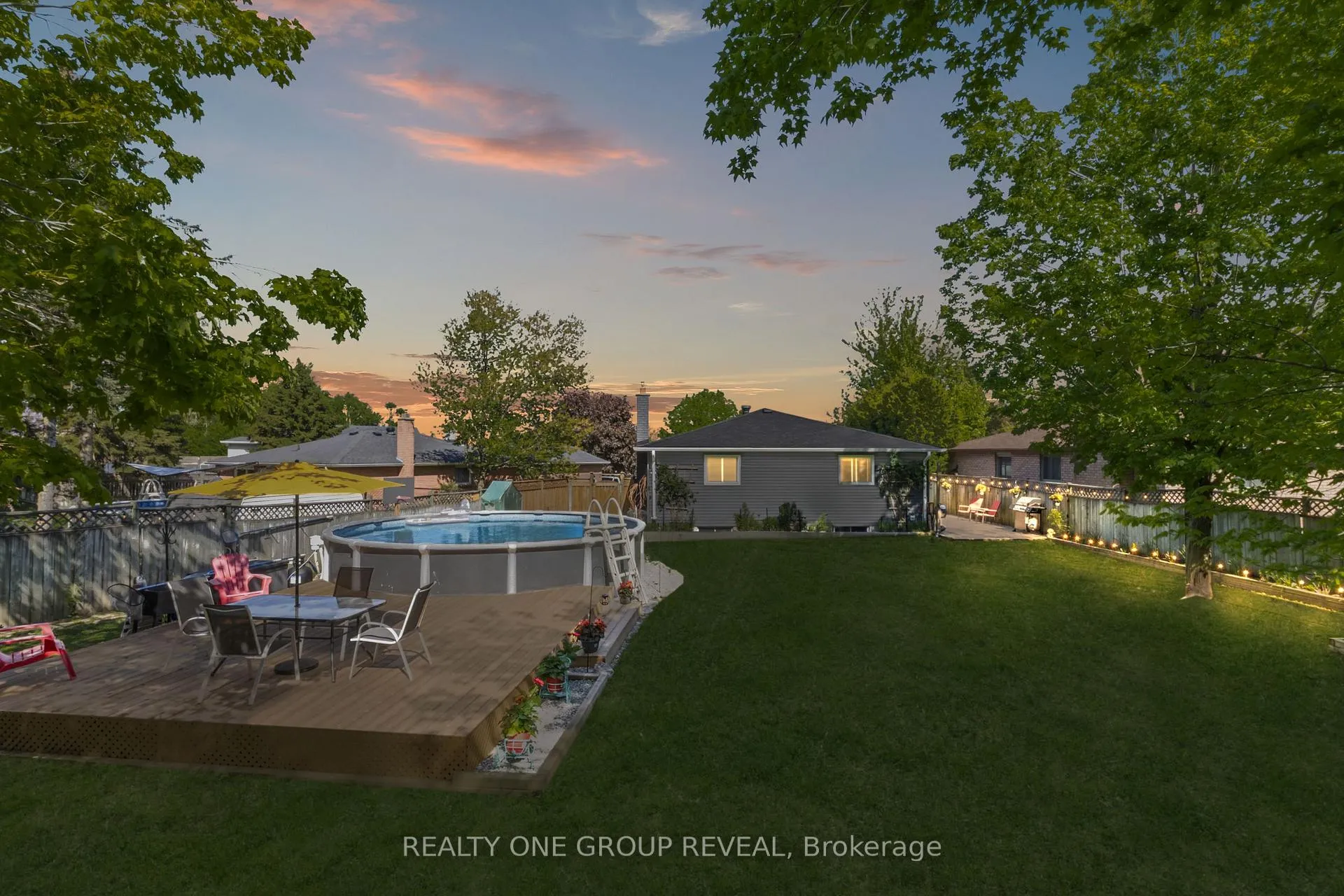 Photo 2 of 42 Sinclair Court, Barrie, Sunnidale — HOMEH