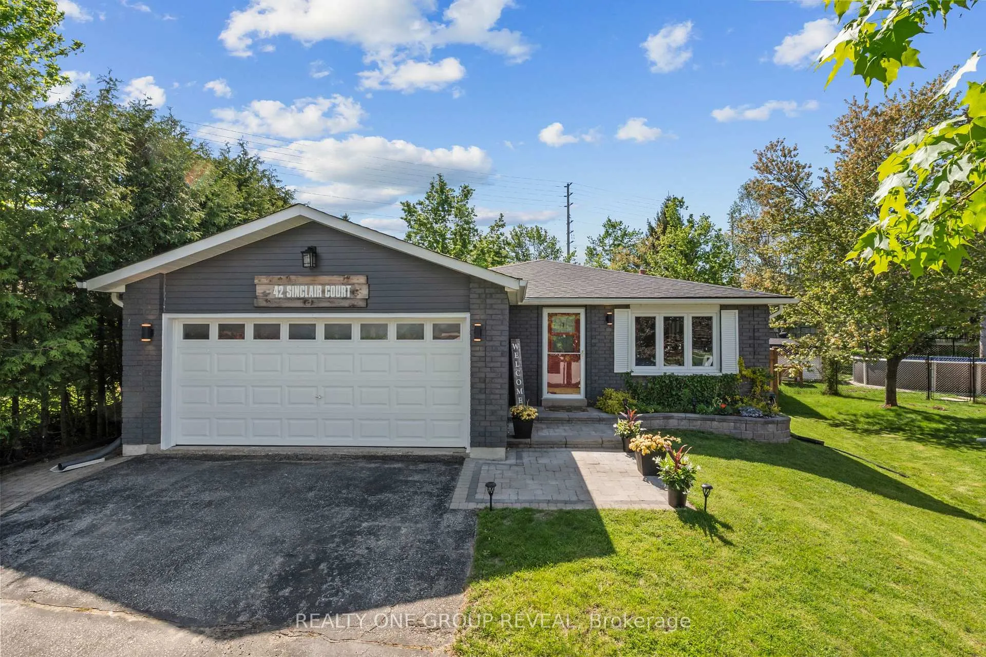 Photo 3 of 42 Sinclair Court, Barrie, Sunnidale — HOMEH