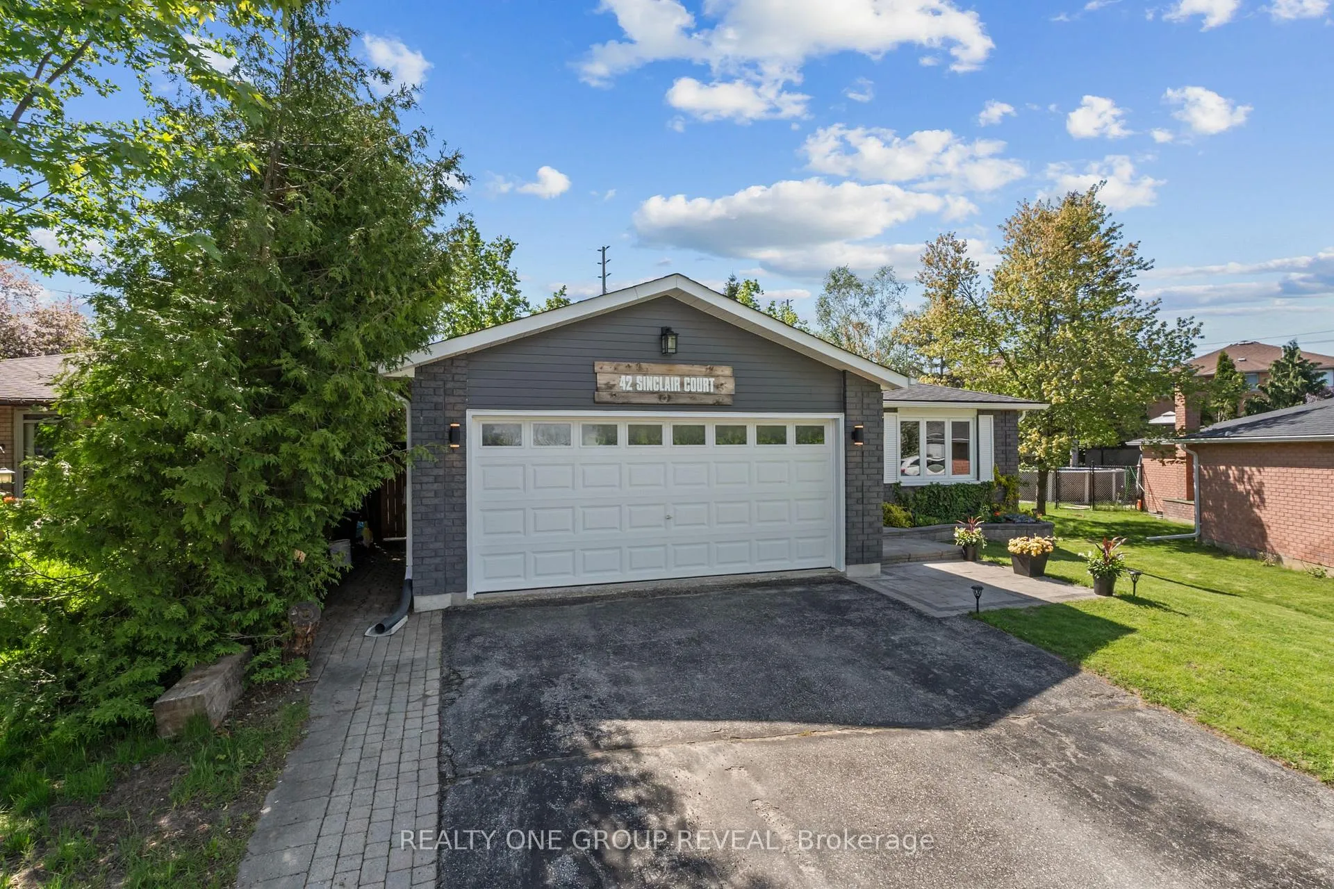 Photo 4 of 42 Sinclair Court, Barrie, Sunnidale — HOMEH