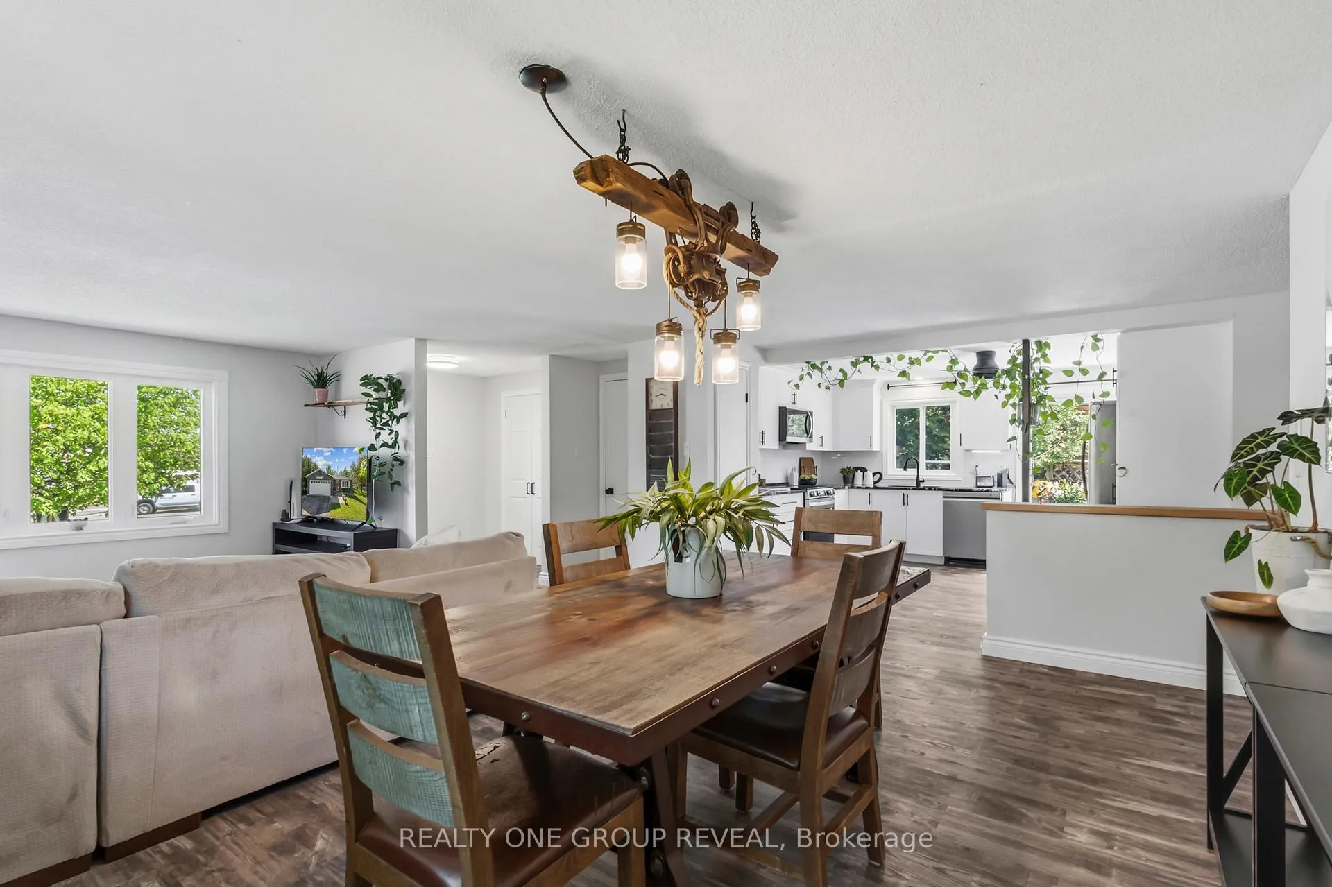 Photo 10 of 42 Sinclair Court, Barrie, Sunnidale — HOMEH