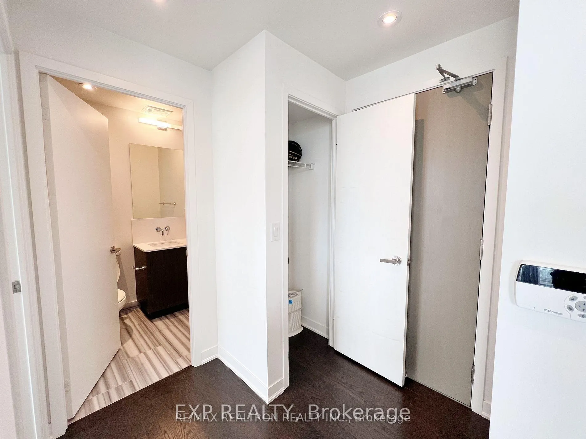 Photo 3 of Unit 6302, 100 Harbour Street, Toronto, Waterfront Communities — HOMEH
