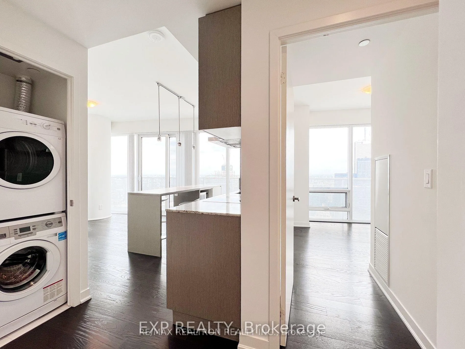 Photo 4 of Unit 6302, 100 Harbour Street, Toronto, Waterfront Communities — HOMEH