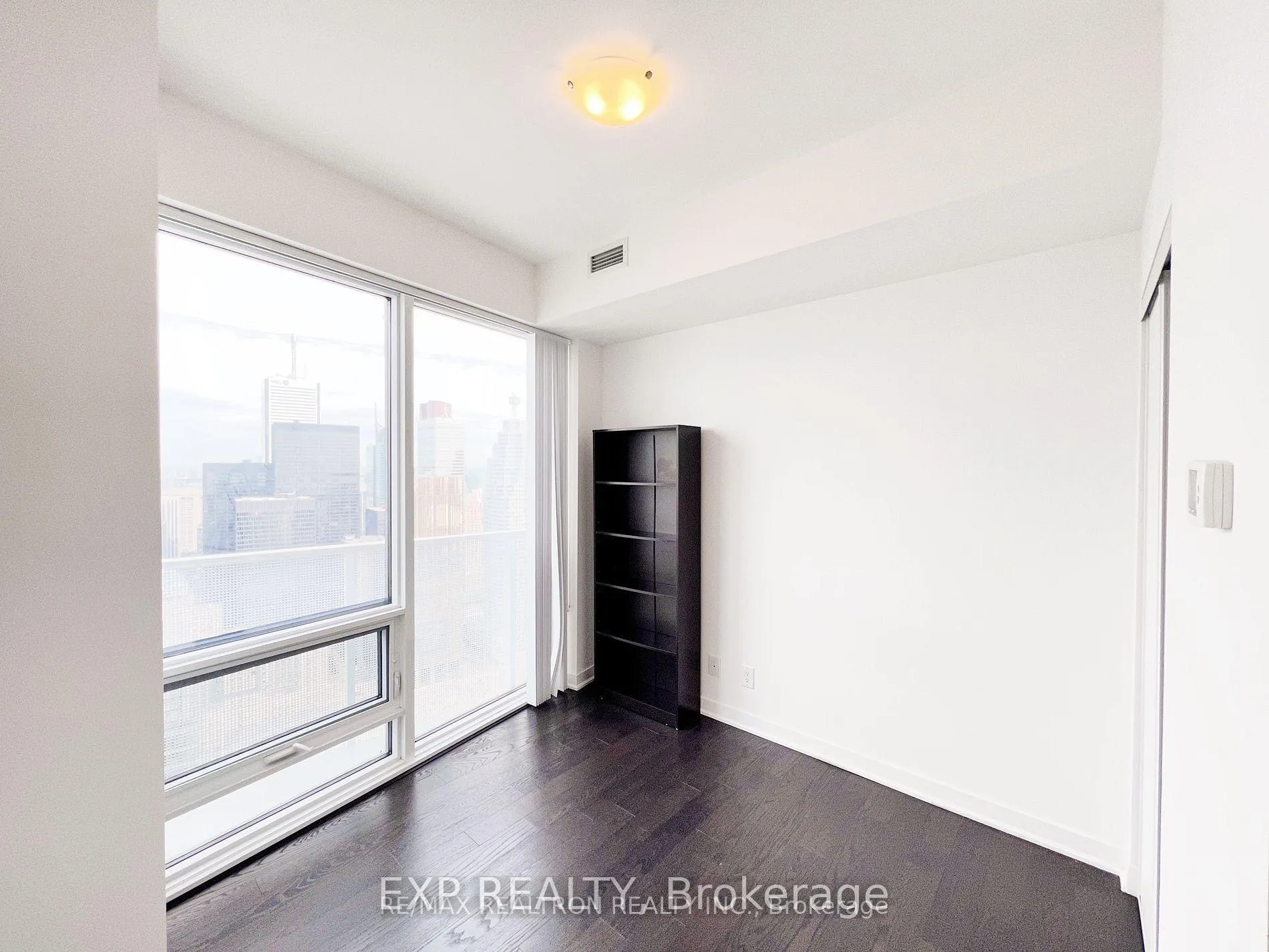 Photo 6 of Unit 6302, 100 Harbour Street, Toronto, Waterfront Communities — HOMEH