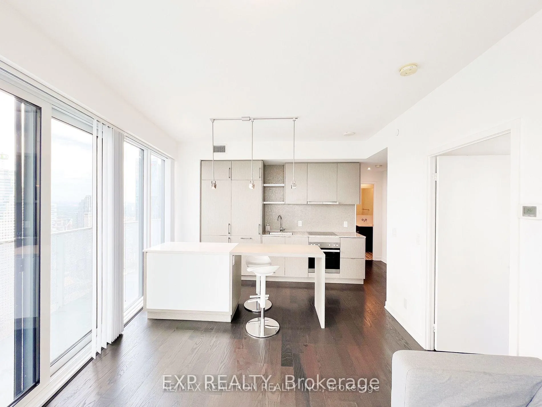 Photo 8 of Unit 6302, 100 Harbour Street, Toronto, Waterfront Communities — HOMEH