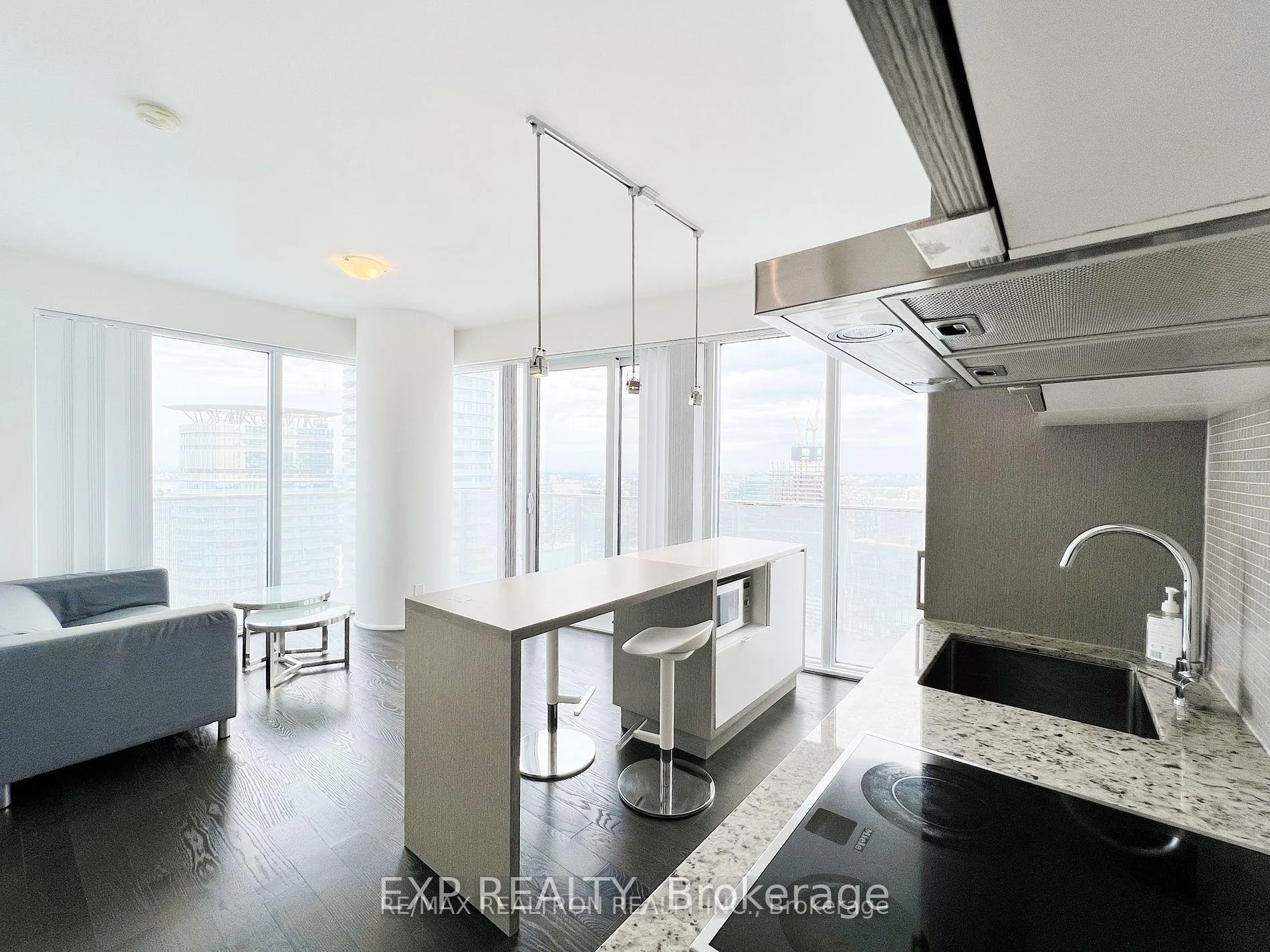 Photo 9 of Unit 6302, 100 Harbour Street, Toronto, Waterfront Communities — HOMEH