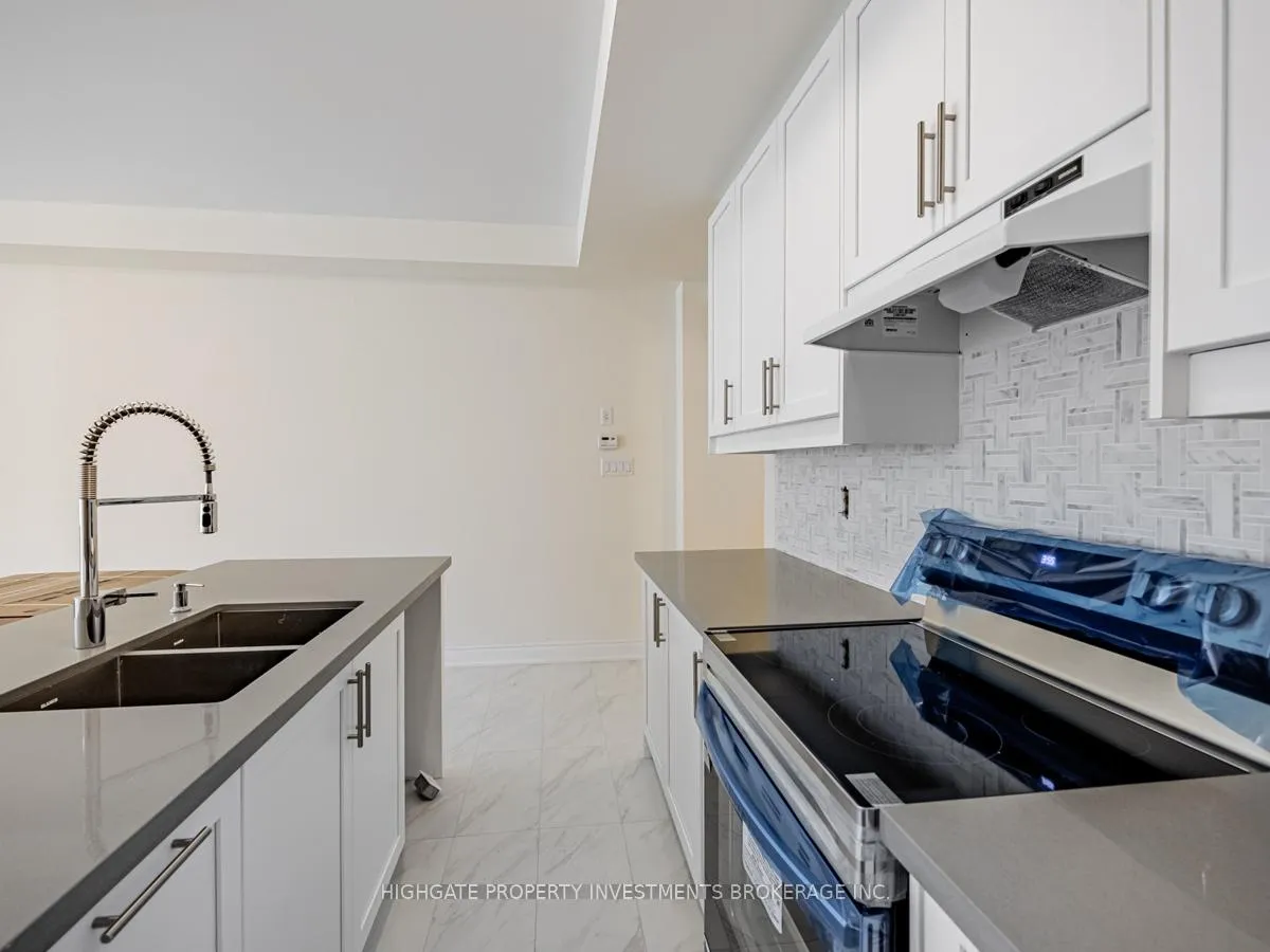 Photo 10 of 71 Donald Ficht Crescent, Brampton, Northwest Brampton — HOMEH
