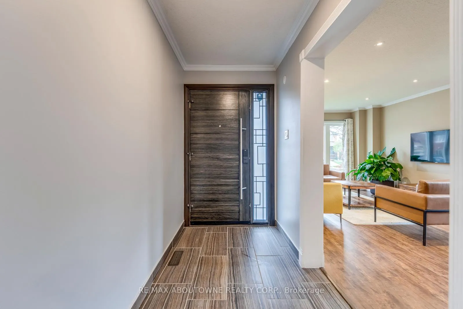 Photo 6 of 1209 Old Oak Drive, Oakville, West Oak Trails — HOMEH