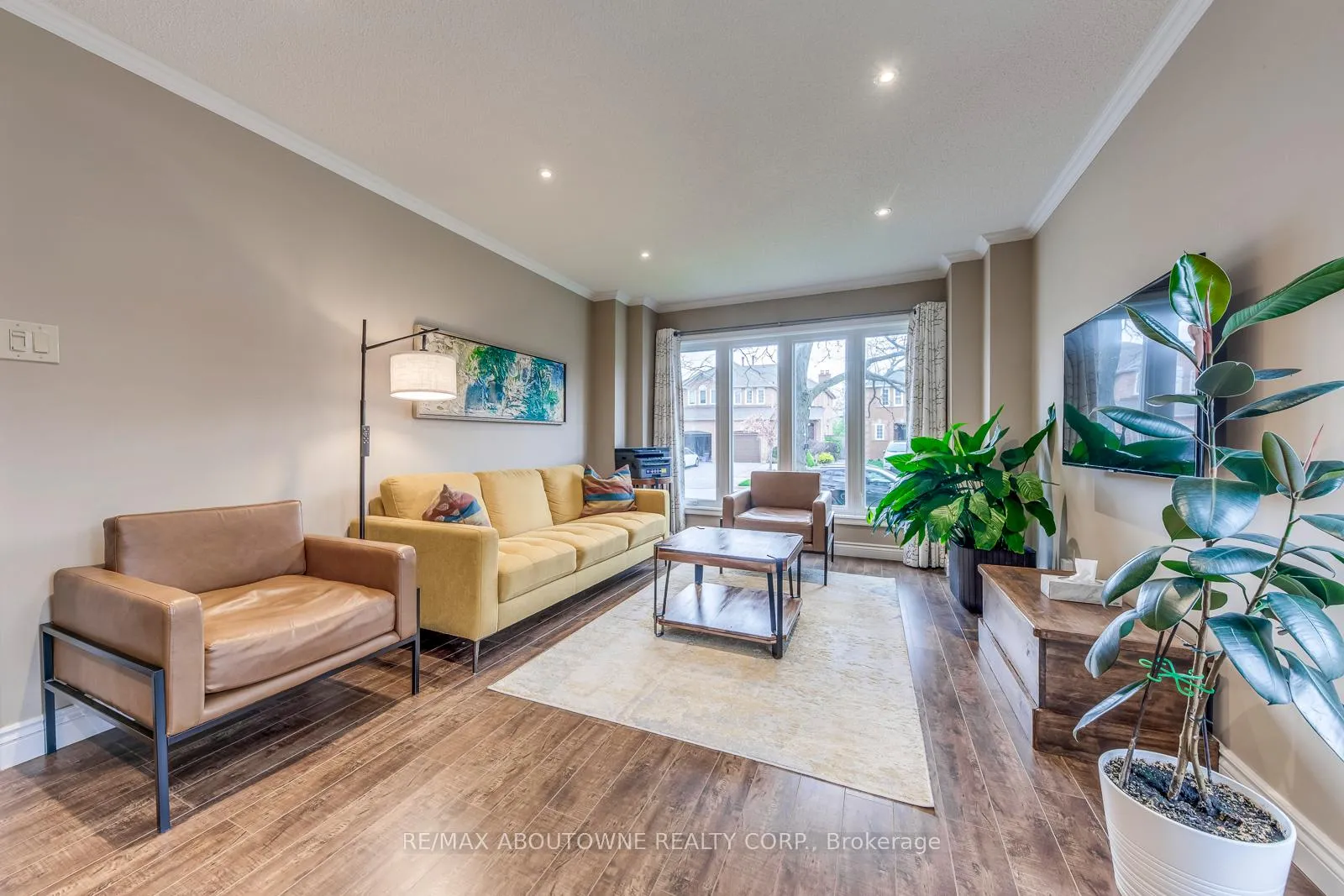Photo 9 of 1209 Old Oak Drive, Oakville, West Oak Trails — HOMEH